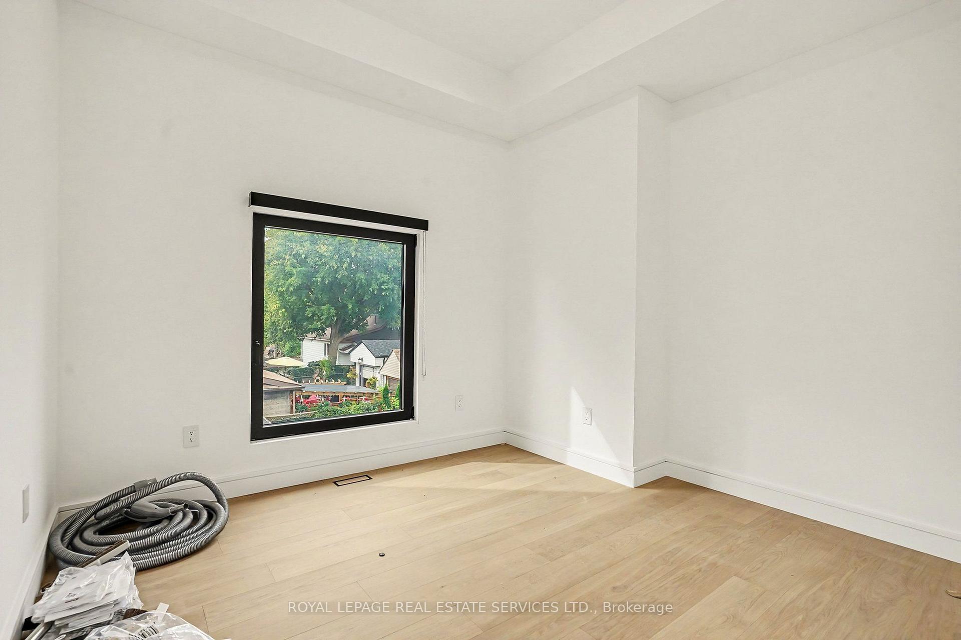 Photo 20 of 34 Milton Street, Etobicoke, Mimico — HOMEH