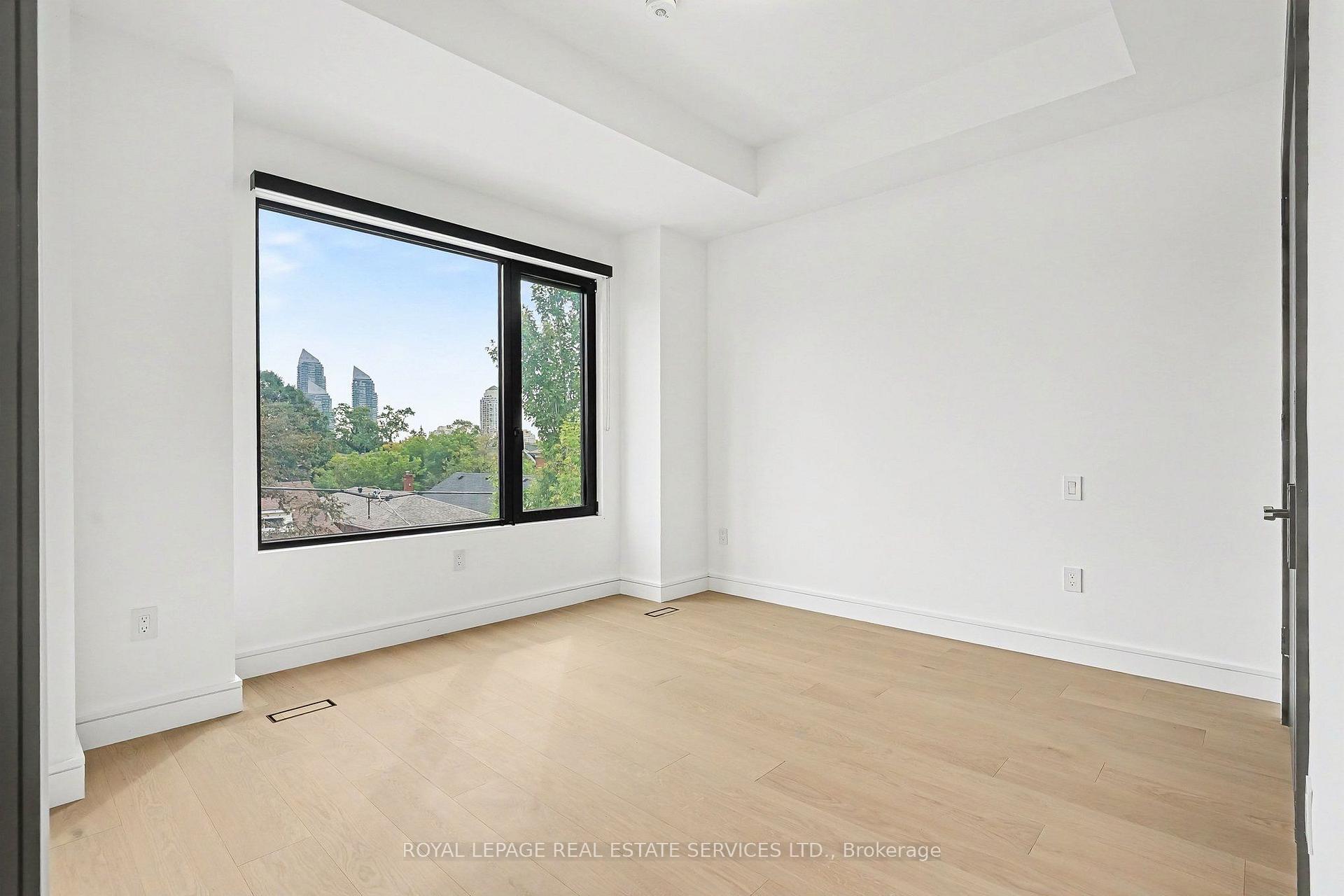 Photo 24 of 34 Milton Street, Etobicoke, Mimico — HOMEH