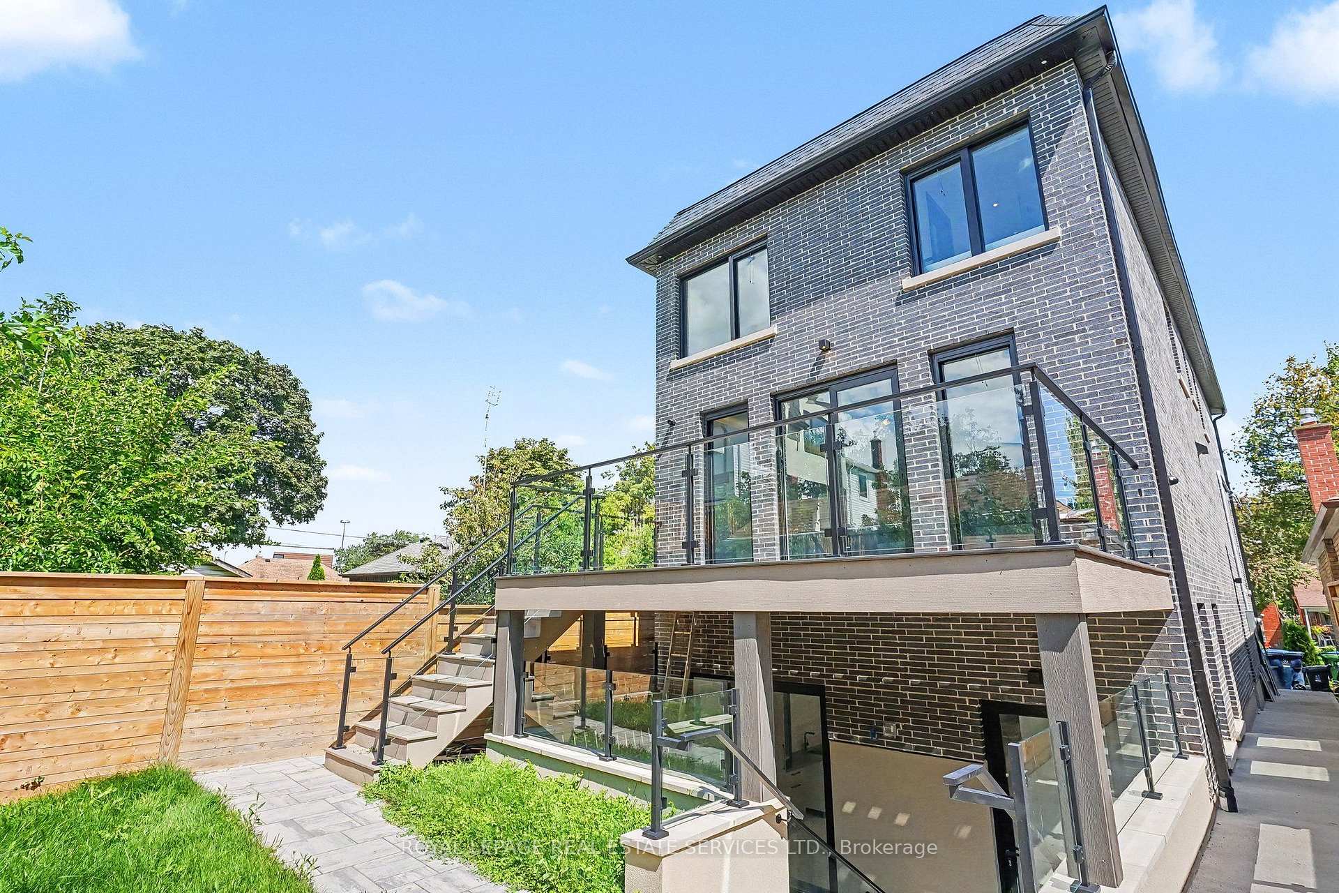 Photo 35 of 34 Milton Street, Etobicoke, Mimico — HOMEH