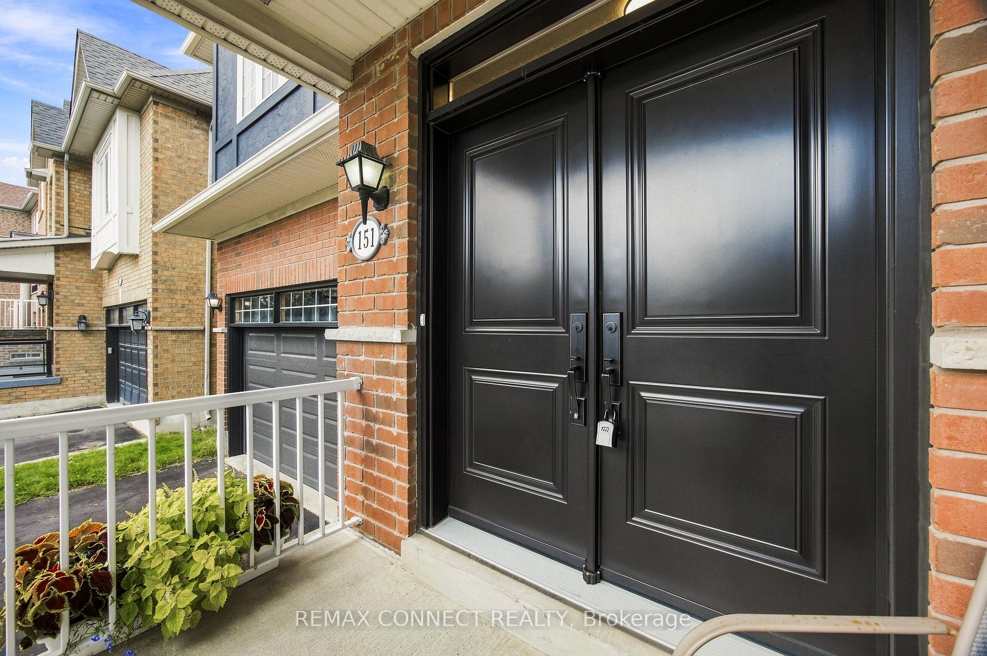 Photo 2 of 151 Bentoak Crescent, Vaughan, Patterson — HOMEH