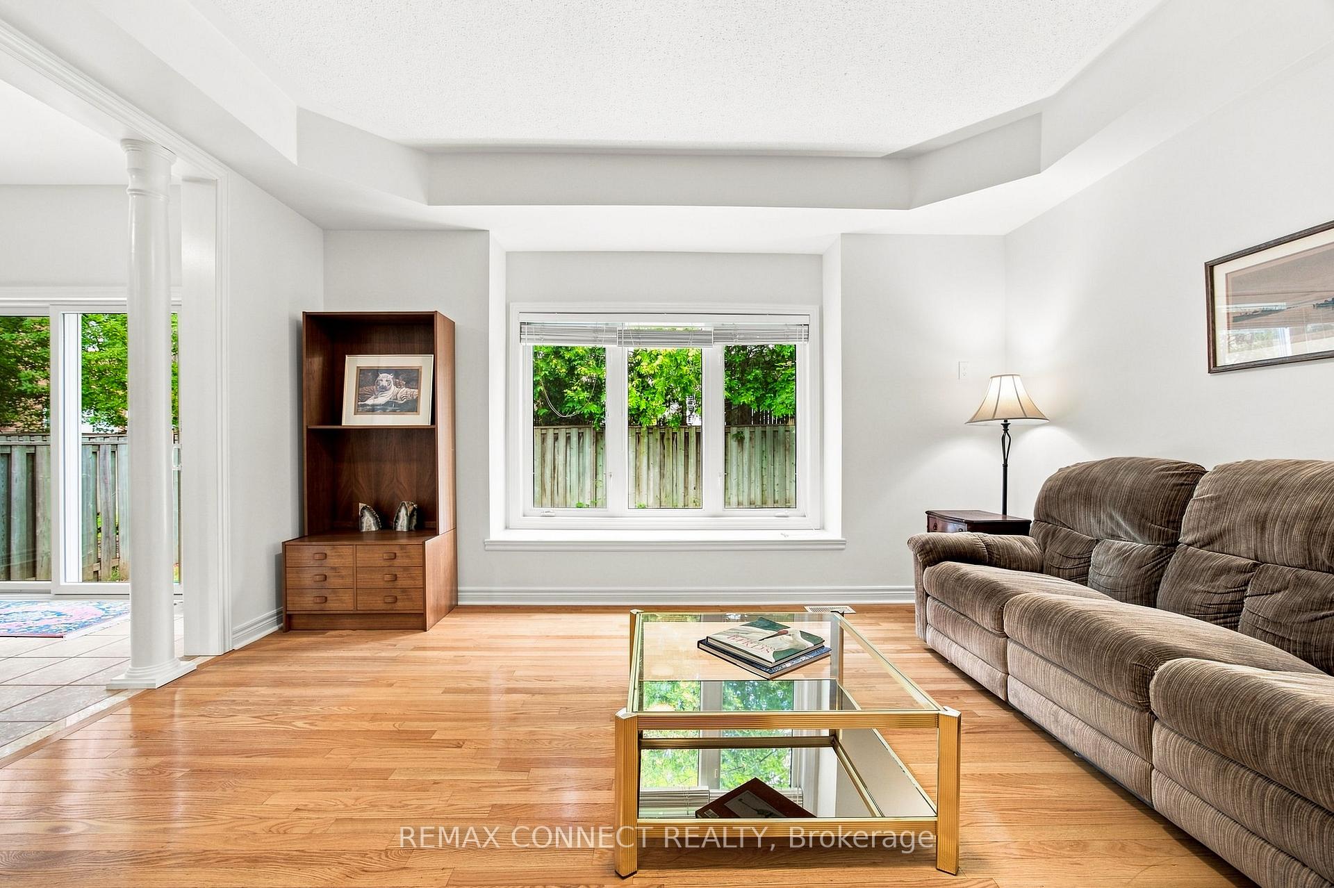 Photo 5 of 151 Bentoak Crescent, Vaughan, Patterson — HOMEH
