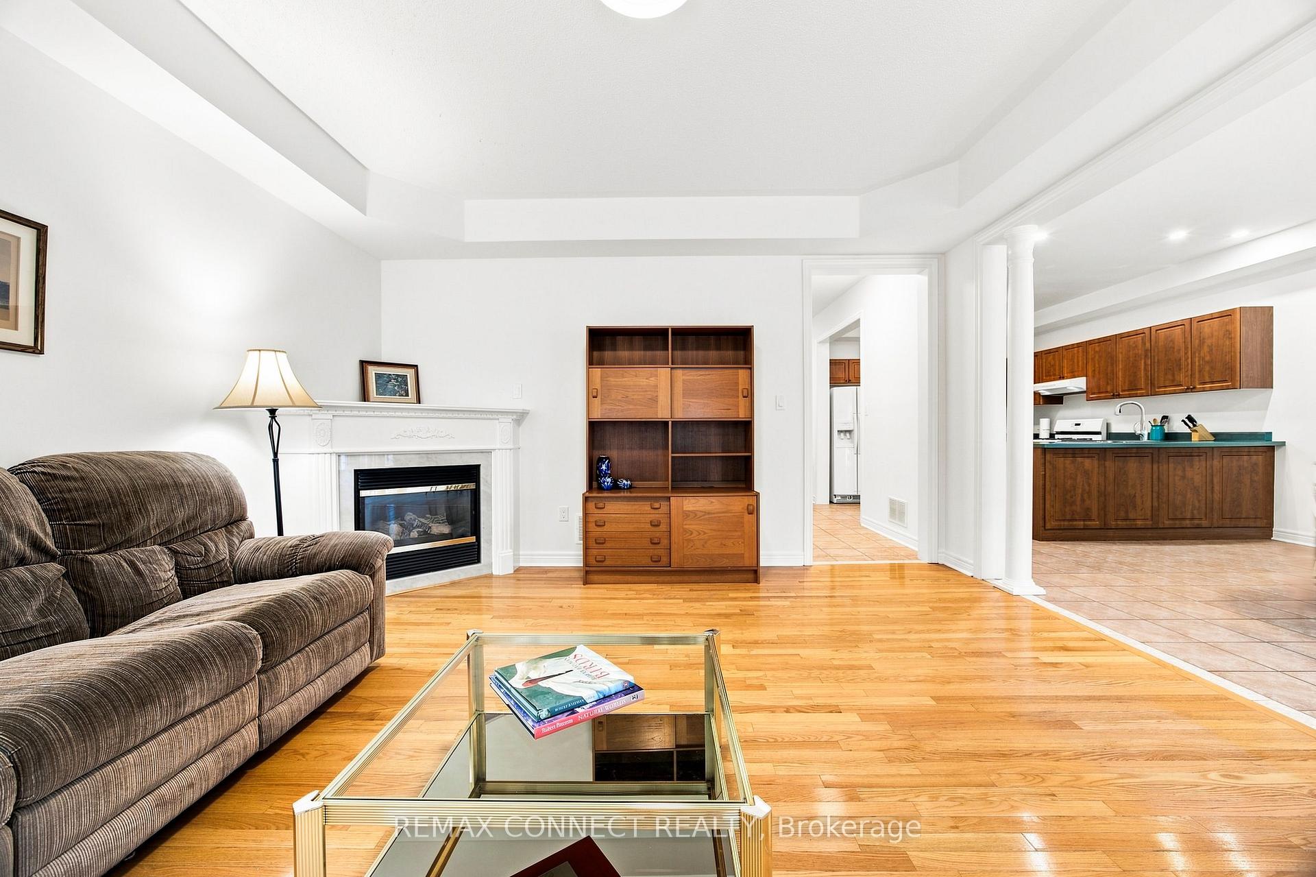 Photo 6 of 151 Bentoak Crescent, Vaughan, Patterson — HOMEH