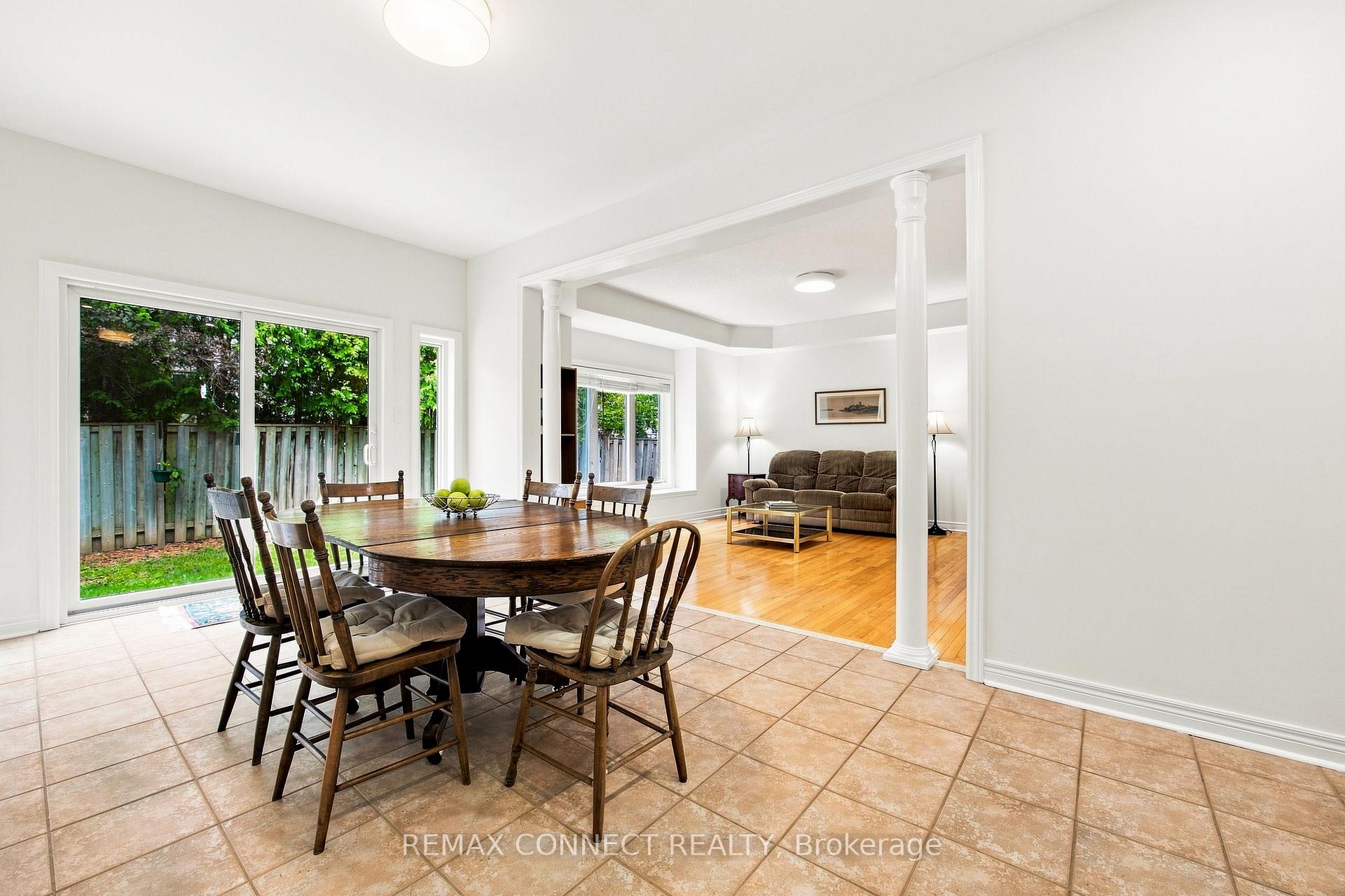 Photo 10 of 151 Bentoak Crescent, Vaughan, Patterson — HOMEH