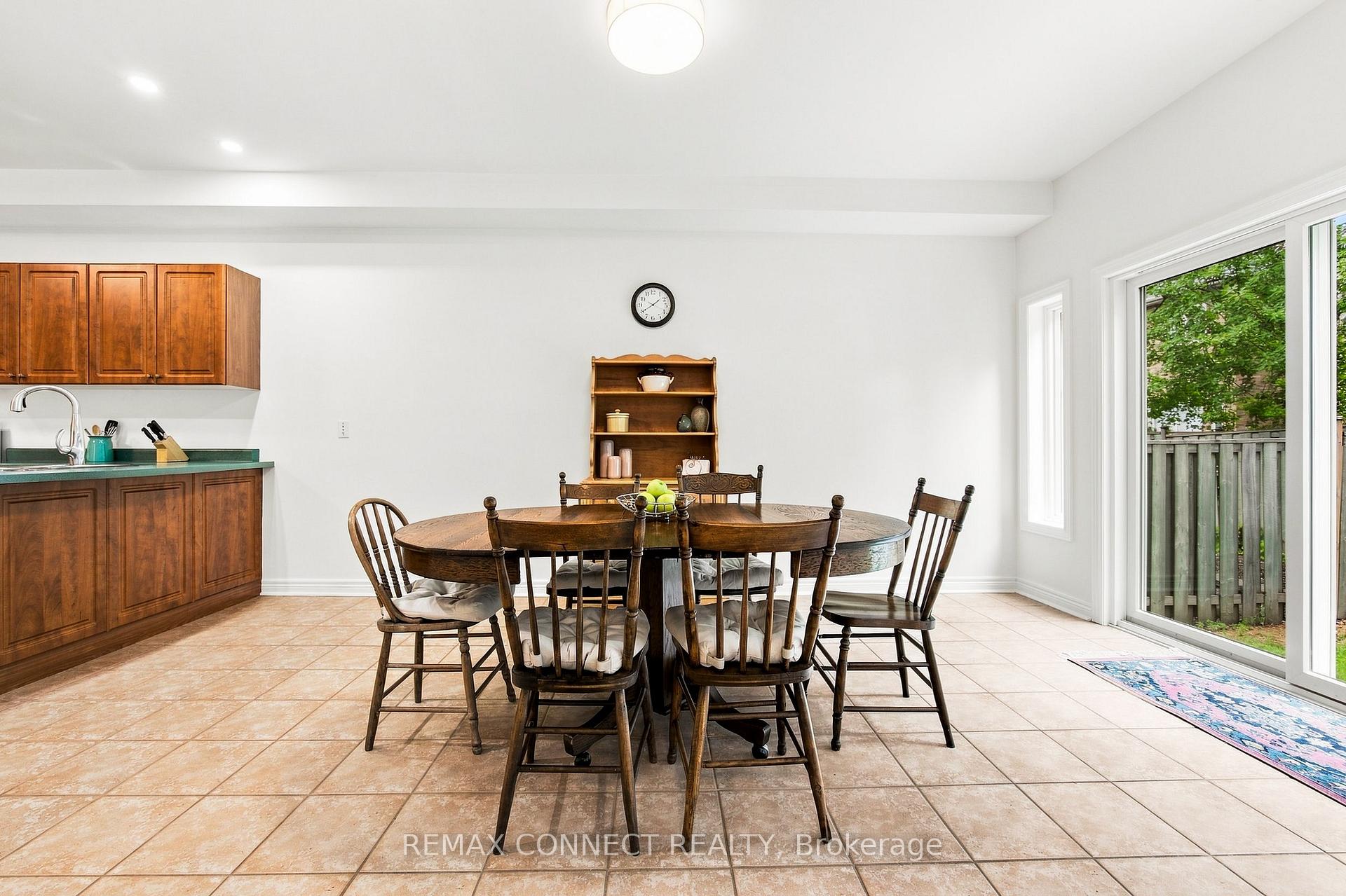Photo 12 of 151 Bentoak Crescent, Vaughan, Patterson — HOMEH