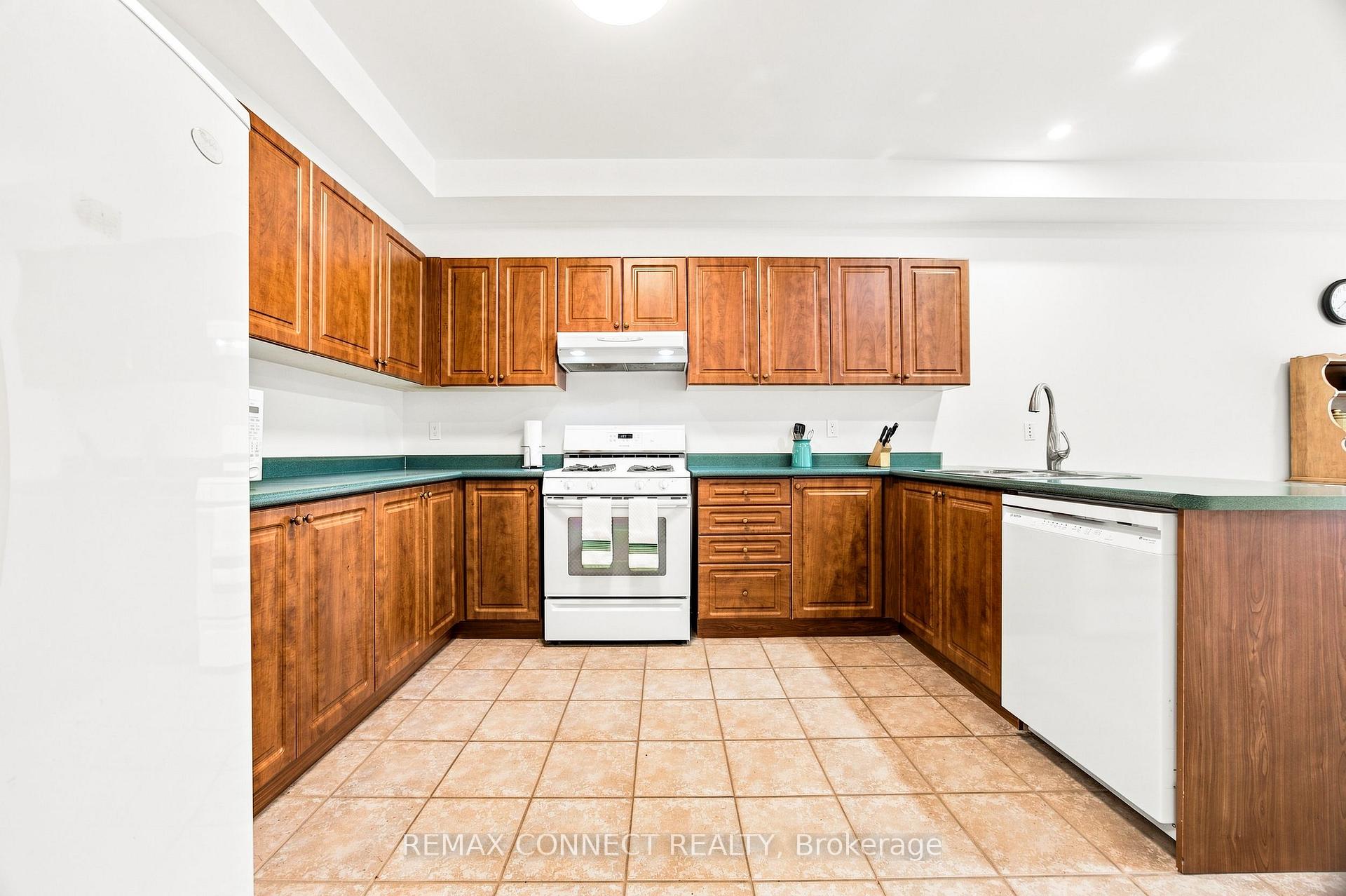 Photo 13 of 151 Bentoak Crescent, Vaughan, Patterson — HOMEH