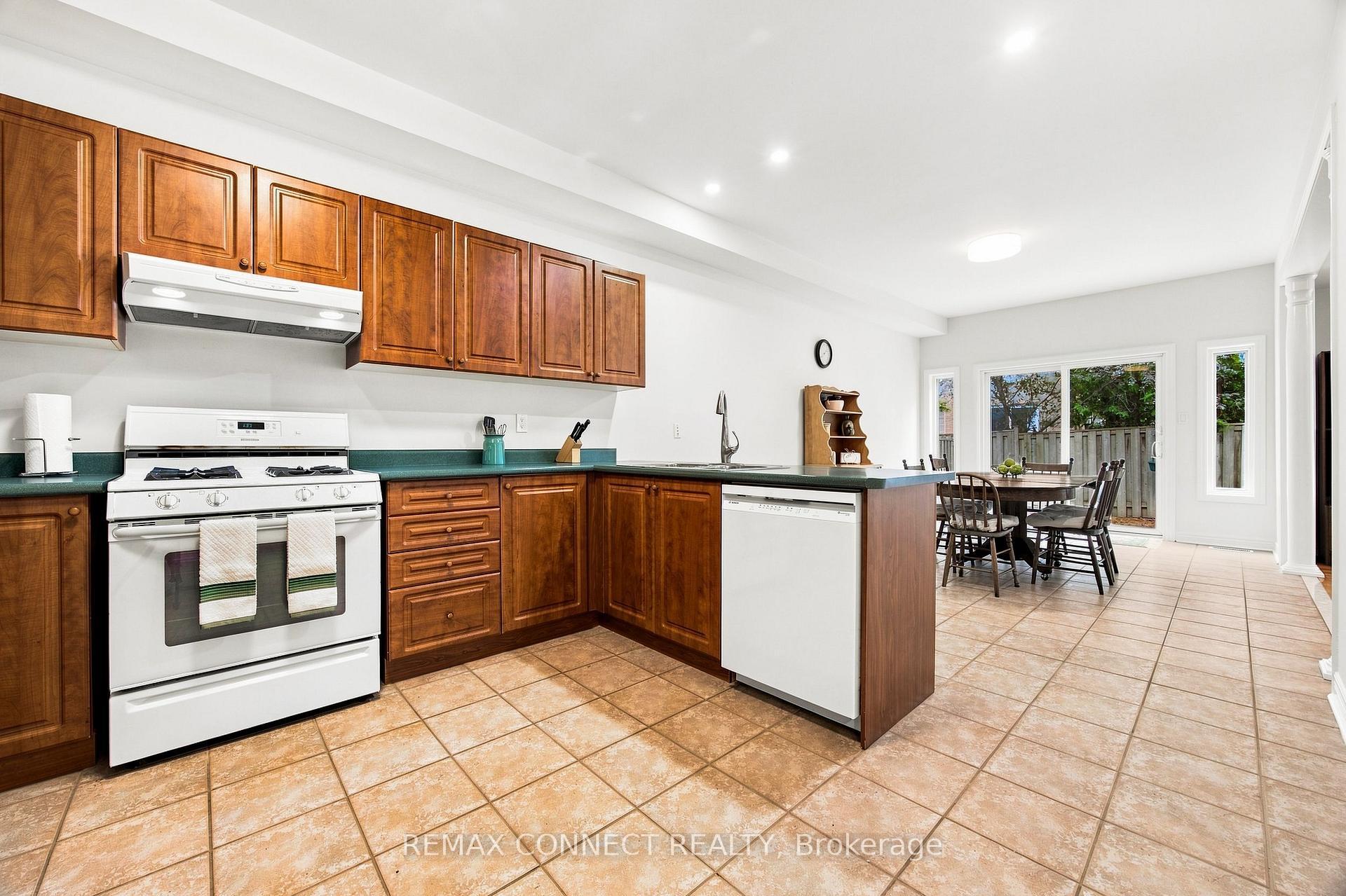 Photo 14 of 151 Bentoak Crescent, Vaughan, Patterson — HOMEH