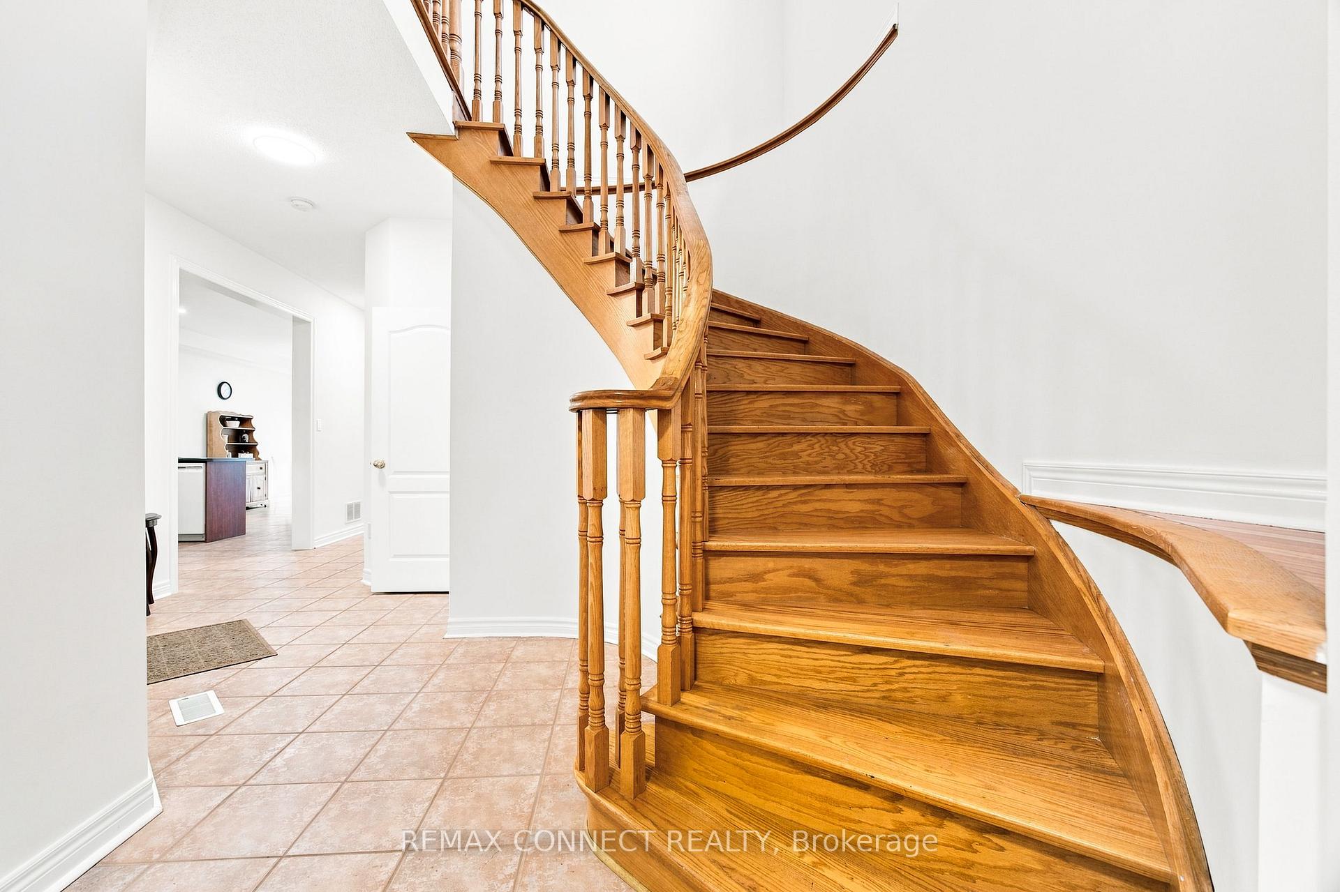 Photo 18 of 151 Bentoak Crescent, Vaughan, Patterson — HOMEH