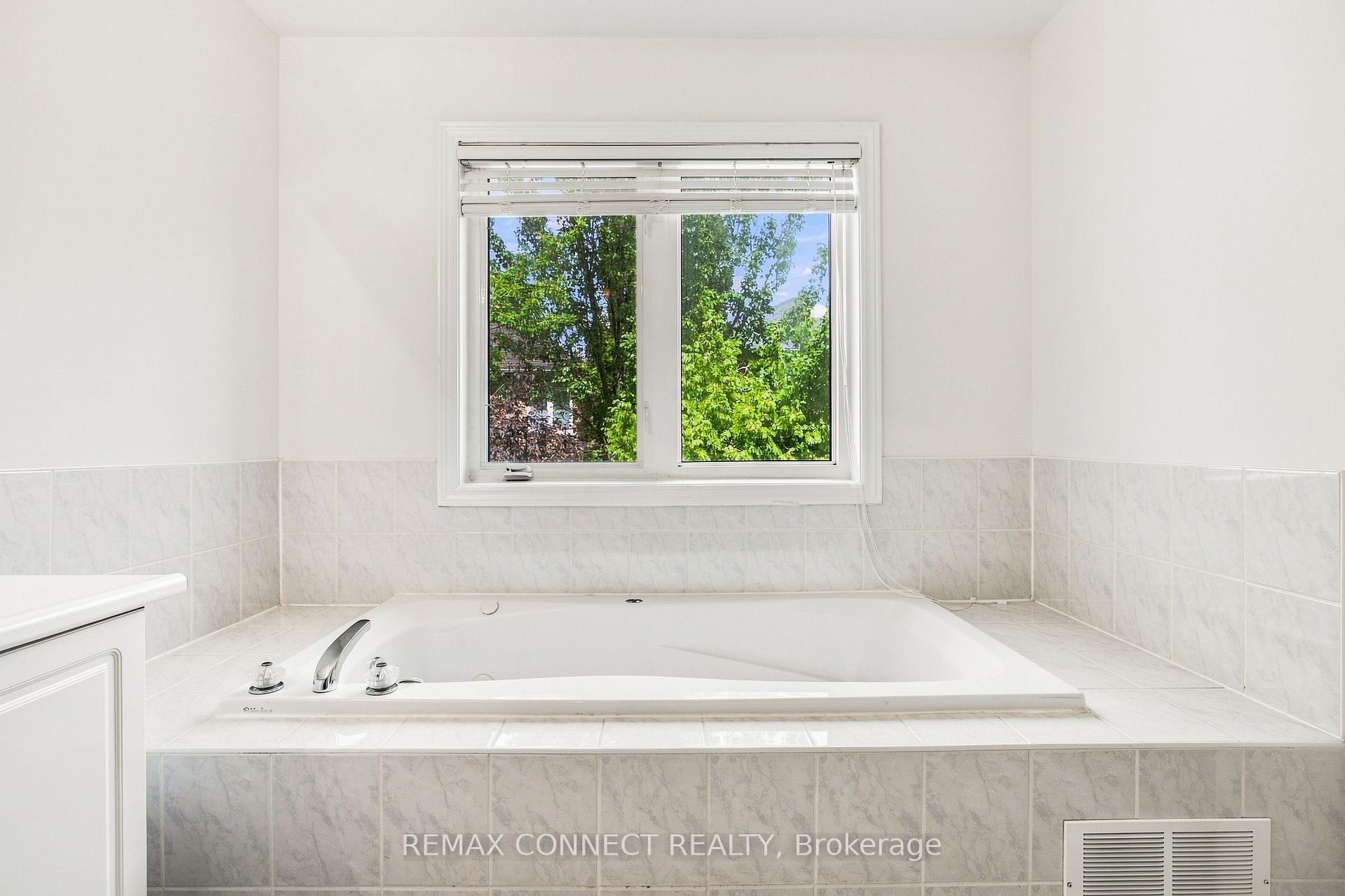 Photo 33 of 151 Bentoak Crescent, Vaughan, Patterson — HOMEH