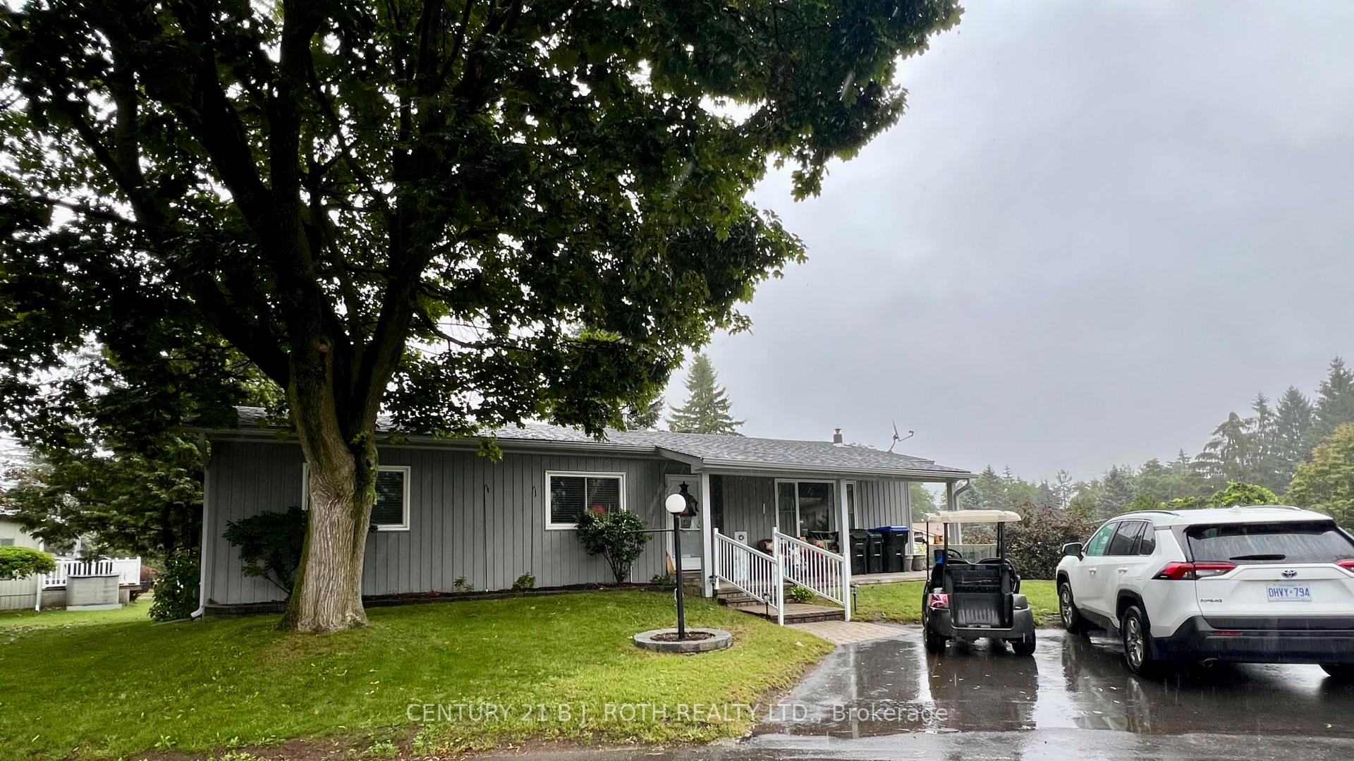 Photo 2 of 6 Walnut Court, Innisfil, Rural Innisfil — HOMEH