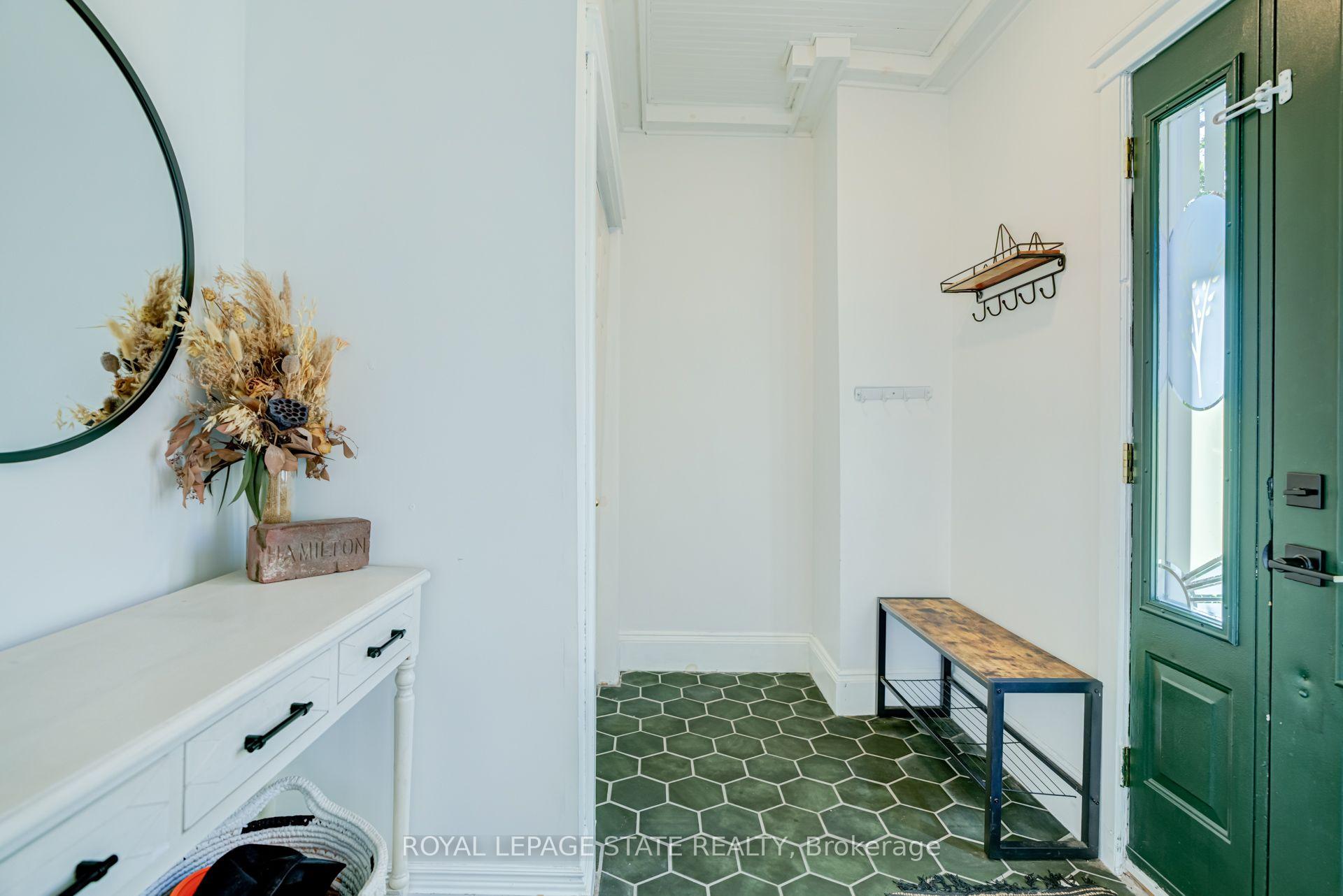 Photo 6 of 175 Rosslyn Avenue S, Hamilton, Delta — HOMEH
