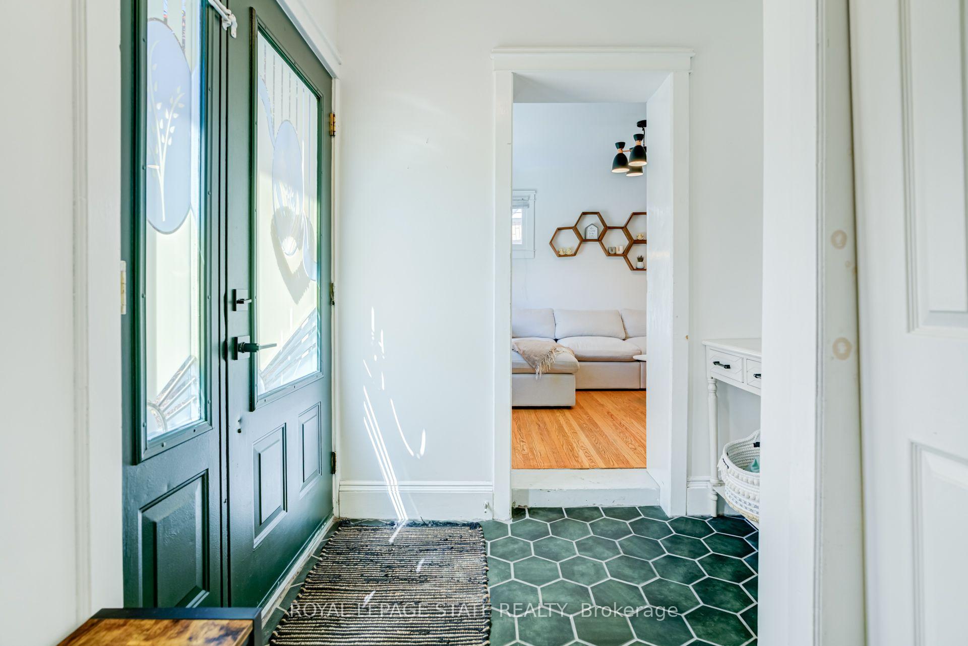 Photo 7 of 175 Rosslyn Avenue S, Hamilton, Delta — HOMEH
