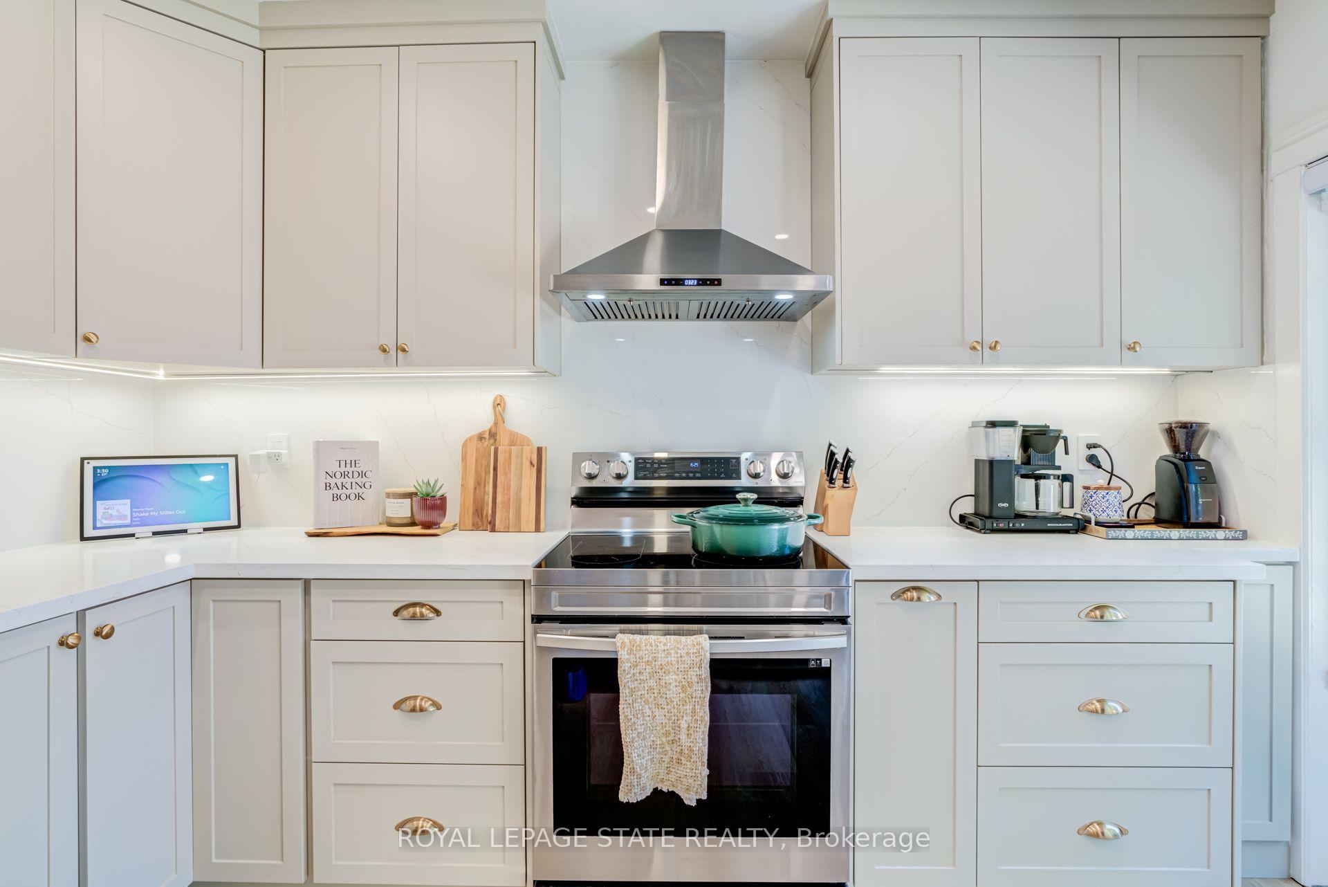 Photo 15 of 175 Rosslyn Avenue S, Hamilton, Delta — HOMEH