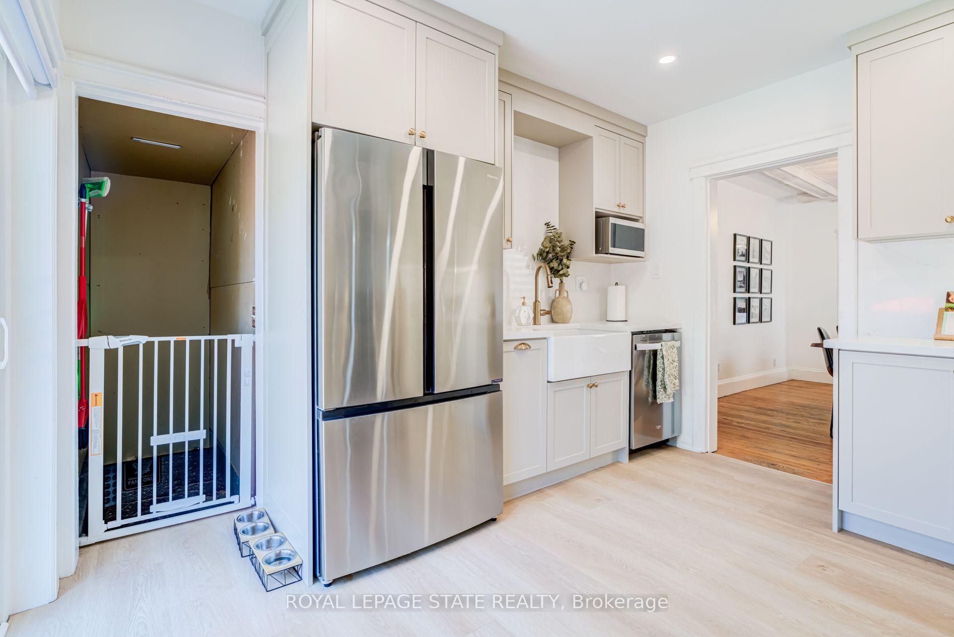 Photo 18 of 175 Rosslyn Avenue S, Hamilton, Delta — HOMEH