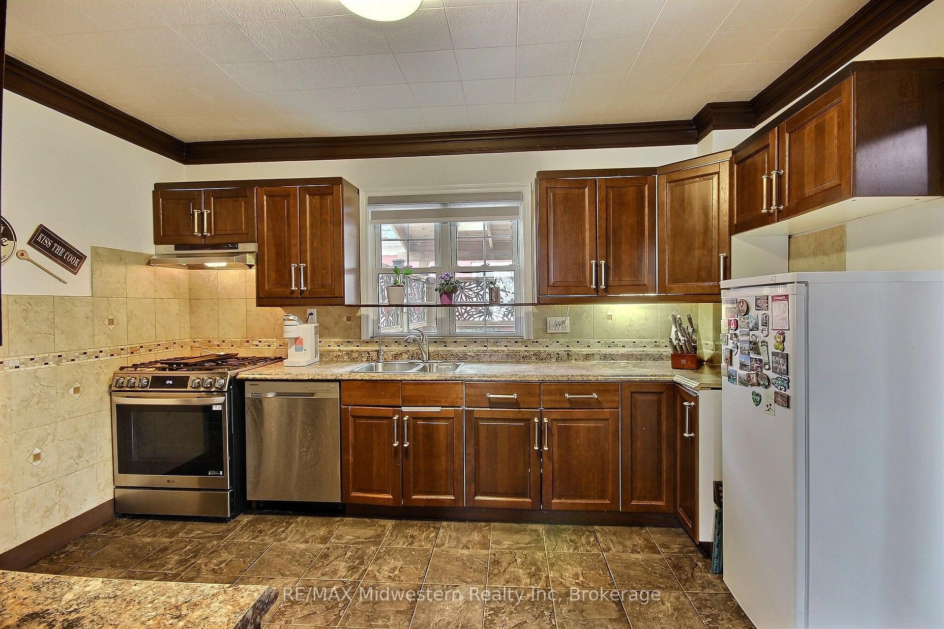 Photo 5 of 506 Main Street E, North Perth, Listowel — HOMEH