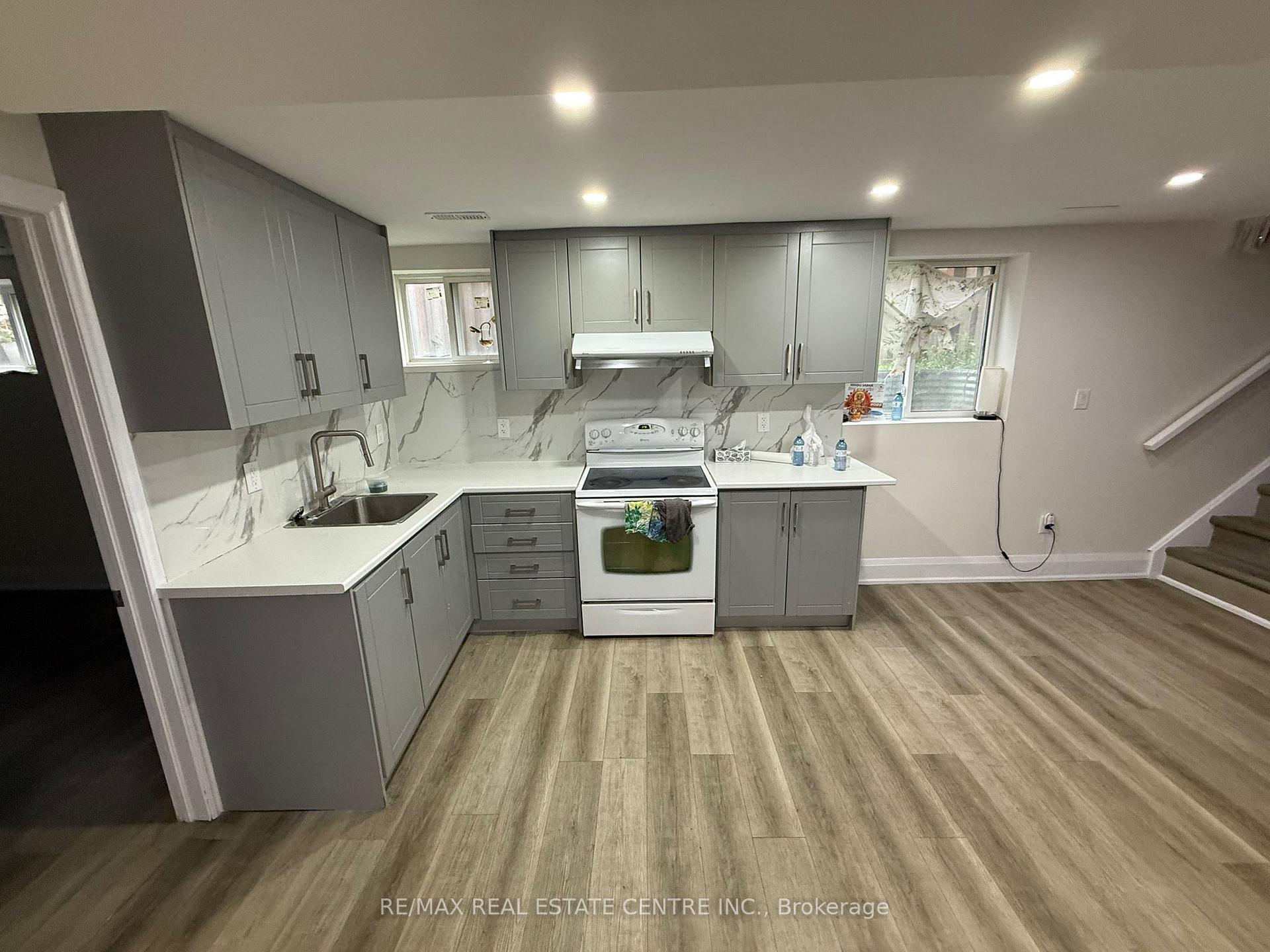 Photo 5 of 53 Thorntree Crescent, Brampton, Fletcher's Creek South — HOMEH