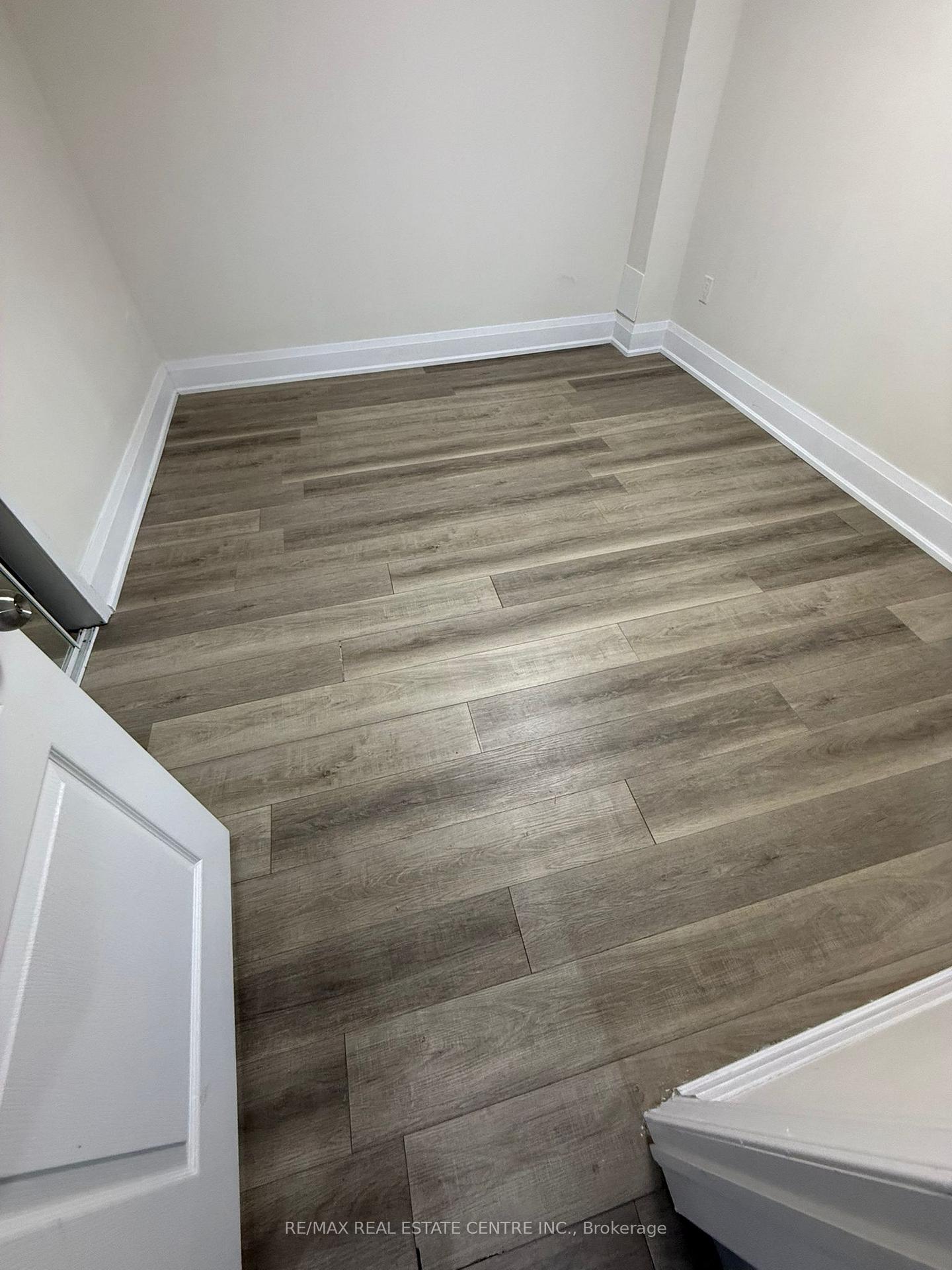 Photo 8 of 53 Thorntree Crescent, Brampton, Fletcher's Creek South — HOMEH