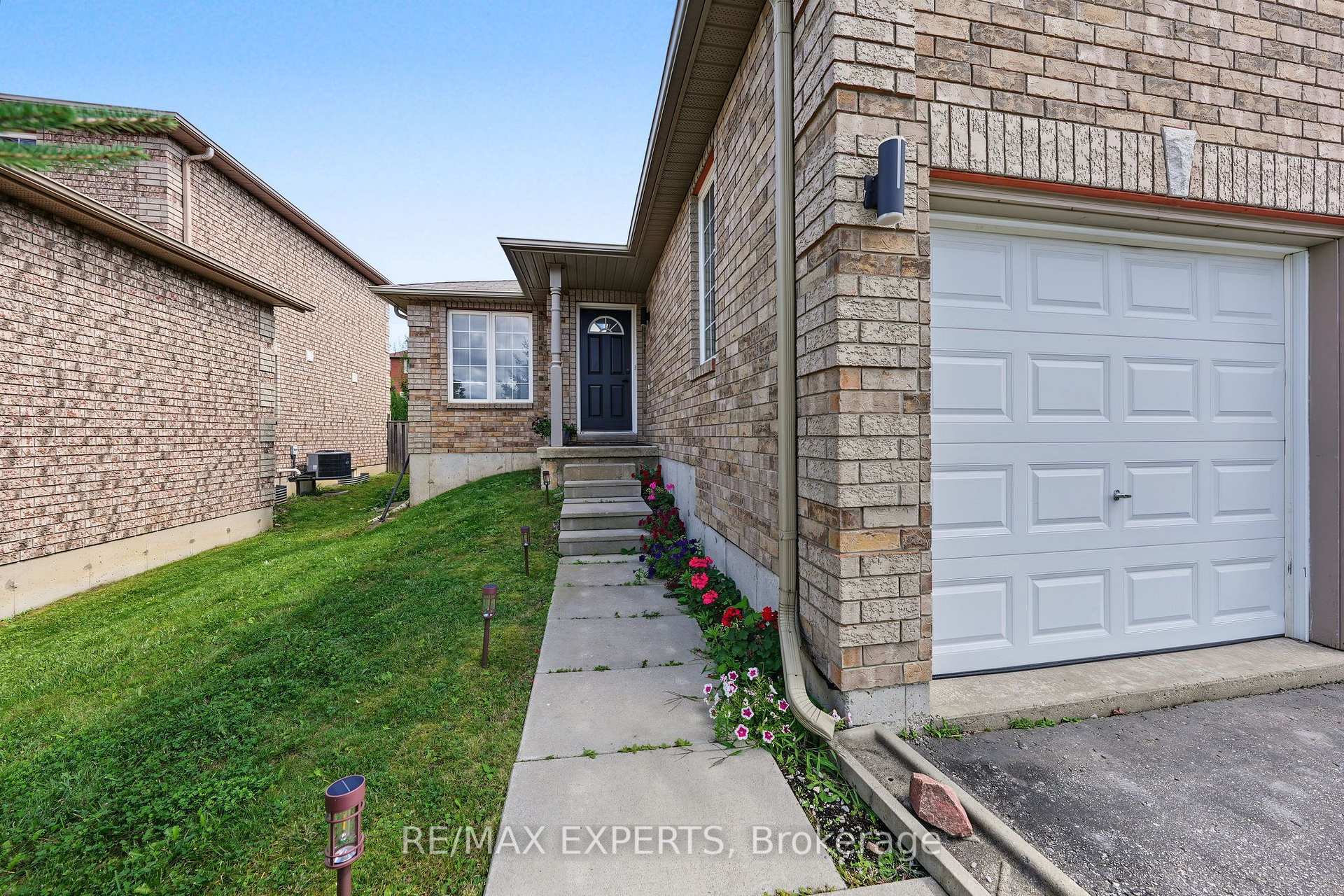 Photo 11 of Unit Upper, 17 Michelle Drive, Barrie, Painswick South — HOMEH