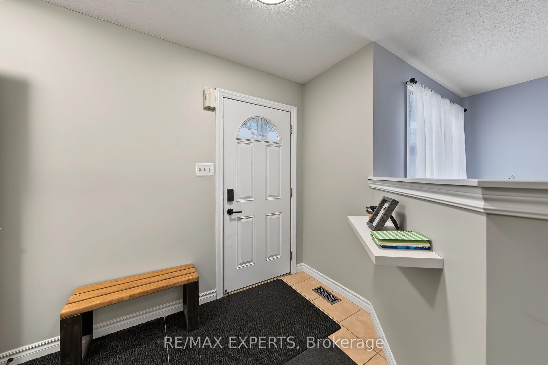 Photo 15 of Unit Upper, 17 Michelle Drive, Barrie, Painswick South — HOMEH