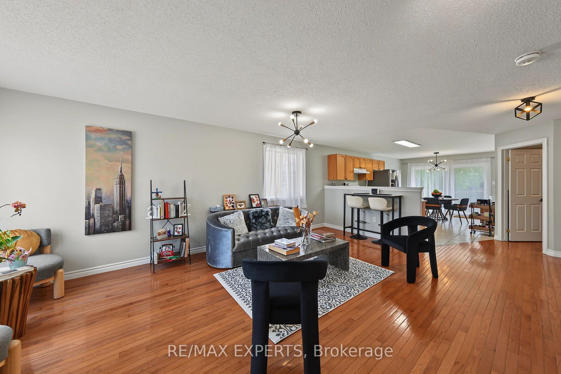 Photo 7 of Unit Upper, 17 Michelle Drive, Barrie, Painswick South — HOMEH