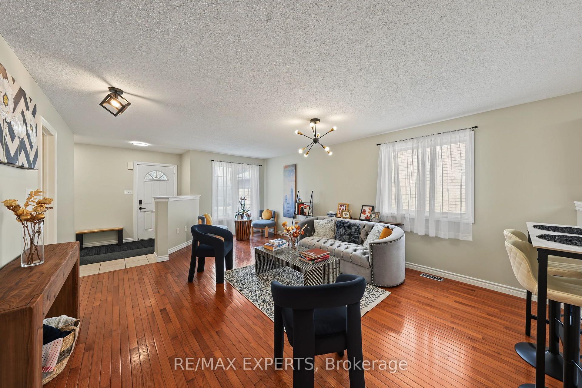 Photo 9 of Unit Upper, 17 Michelle Drive, Barrie, Painswick South — HOMEH