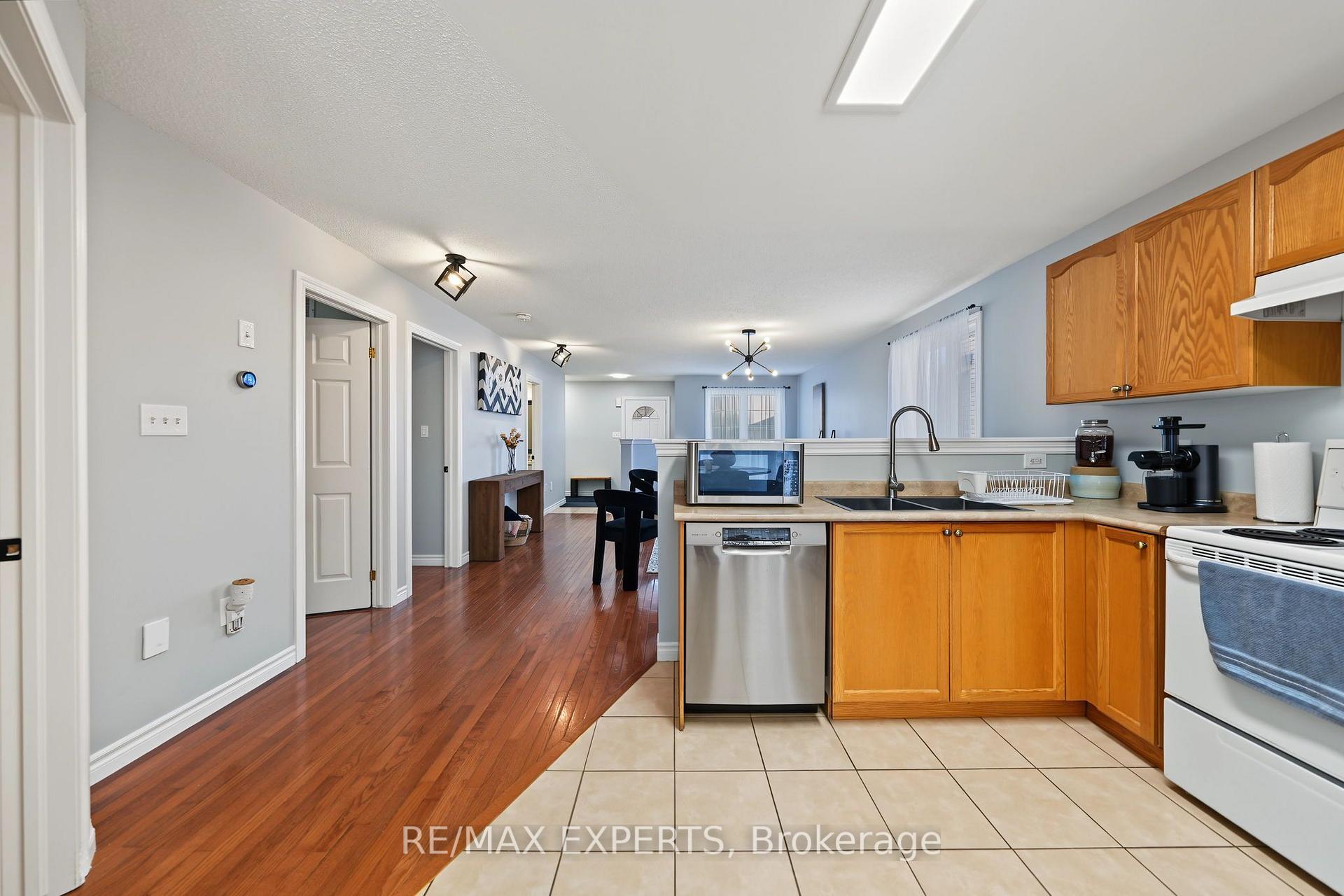 Photo 27 of Unit Upper, 17 Michelle Drive, Barrie, Painswick South — HOMEH