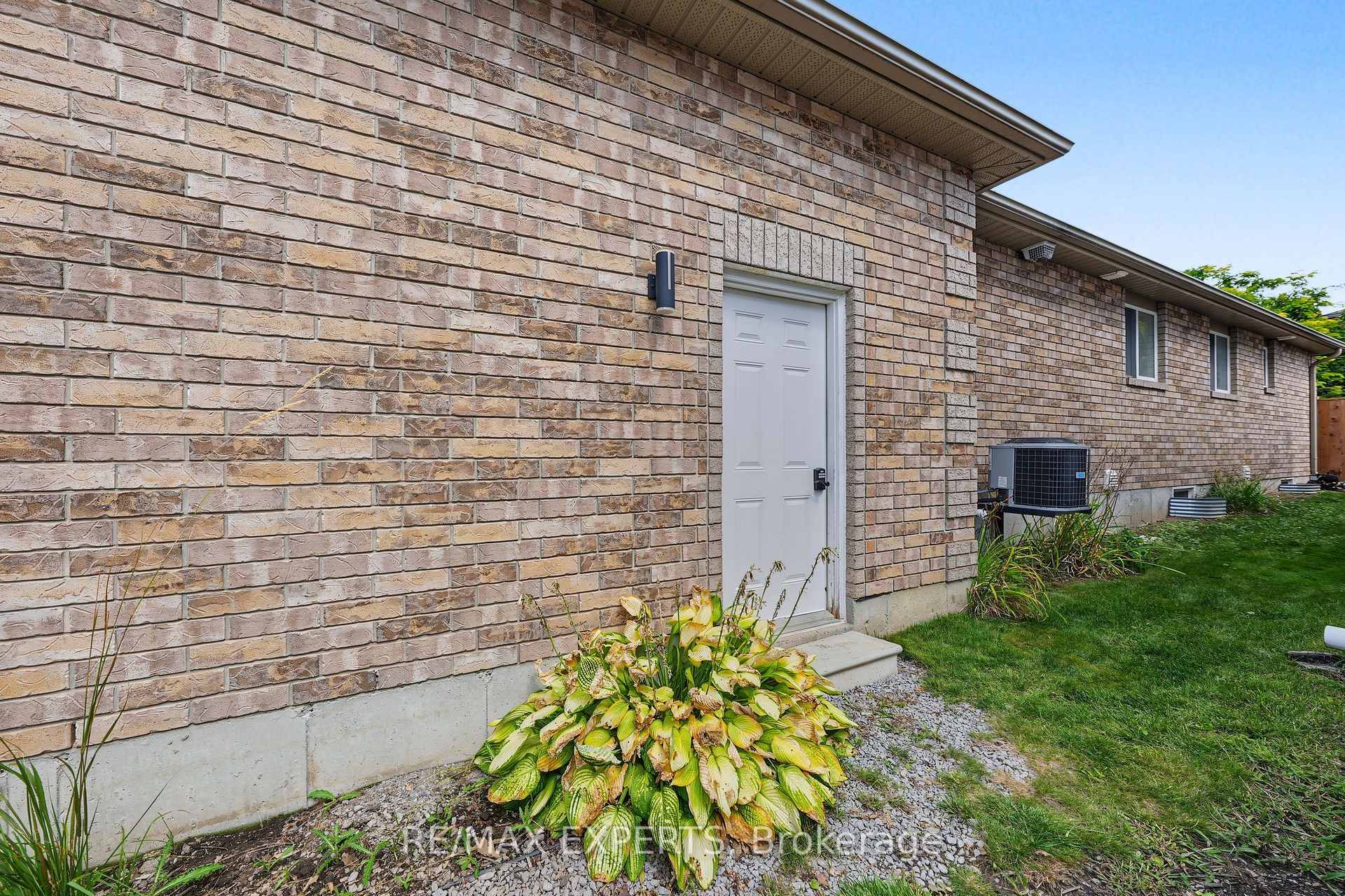 Photo 44 of Unit Upper, 17 Michelle Drive, Barrie, Painswick South — HOMEH