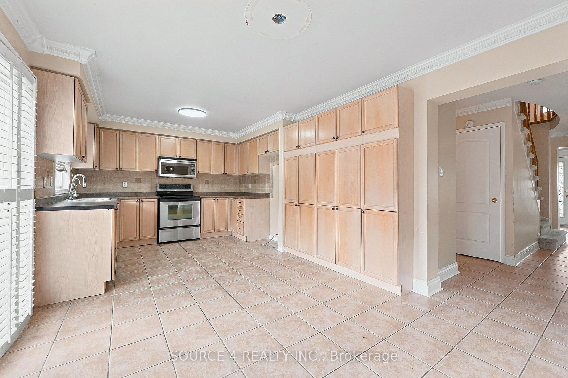 Photo 15 of 6 Foxmere Road, Brampton, Fletcher's Meadow — HOMEH