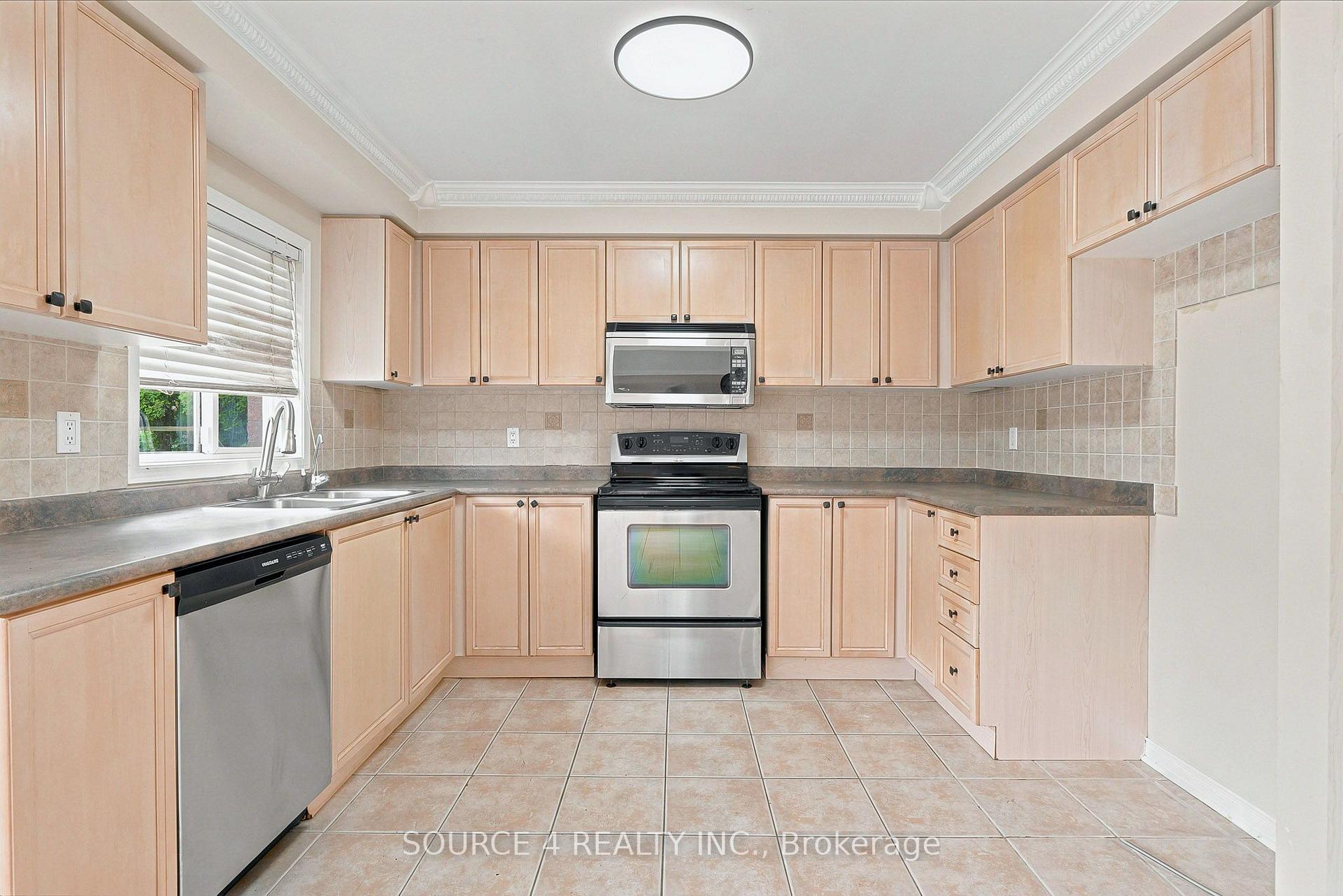 Photo 16 of 6 Foxmere Road, Brampton, Fletcher's Meadow — HOMEH