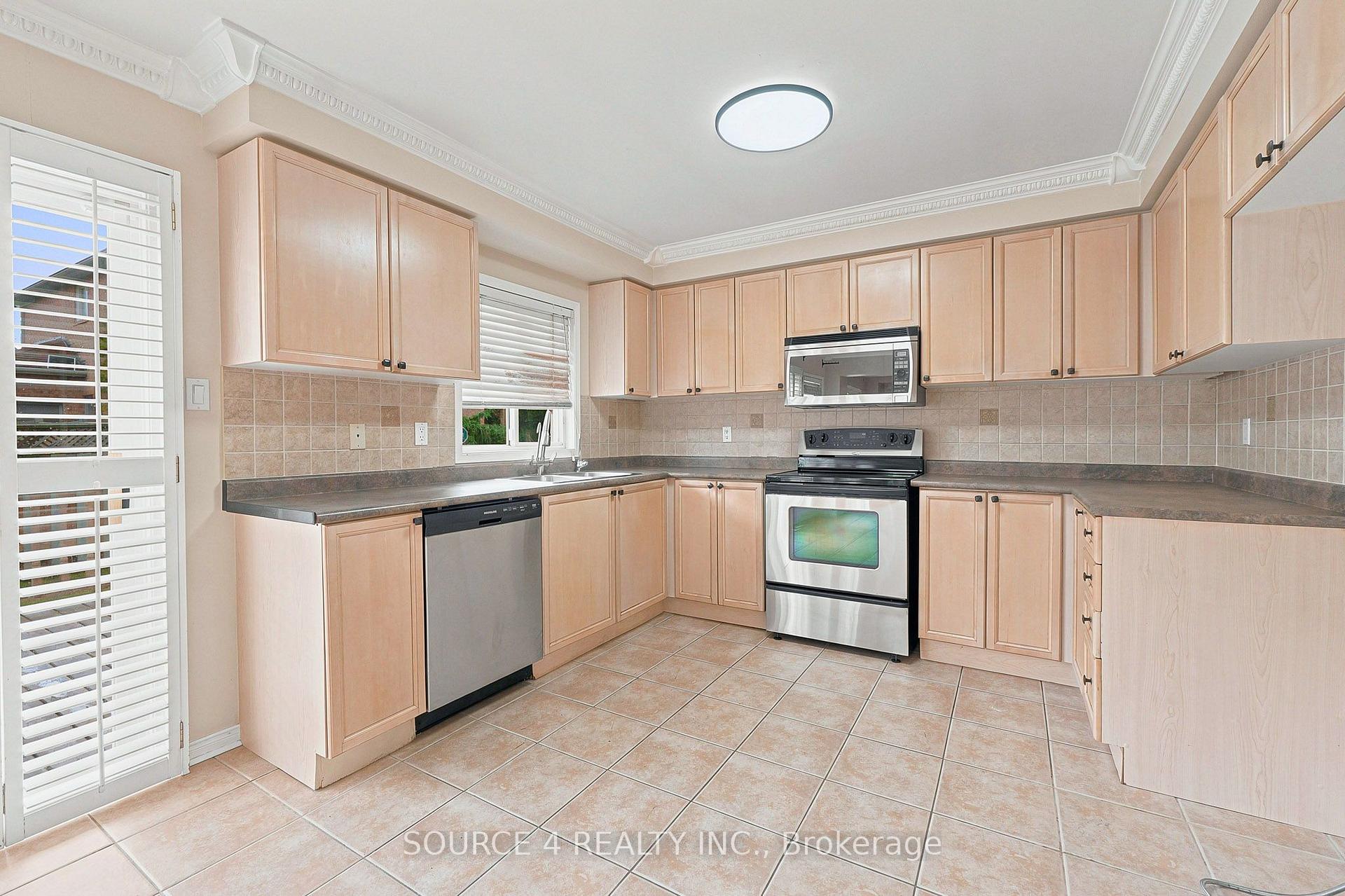 Photo 17 of 6 Foxmere Road, Brampton, Fletcher's Meadow — HOMEH
