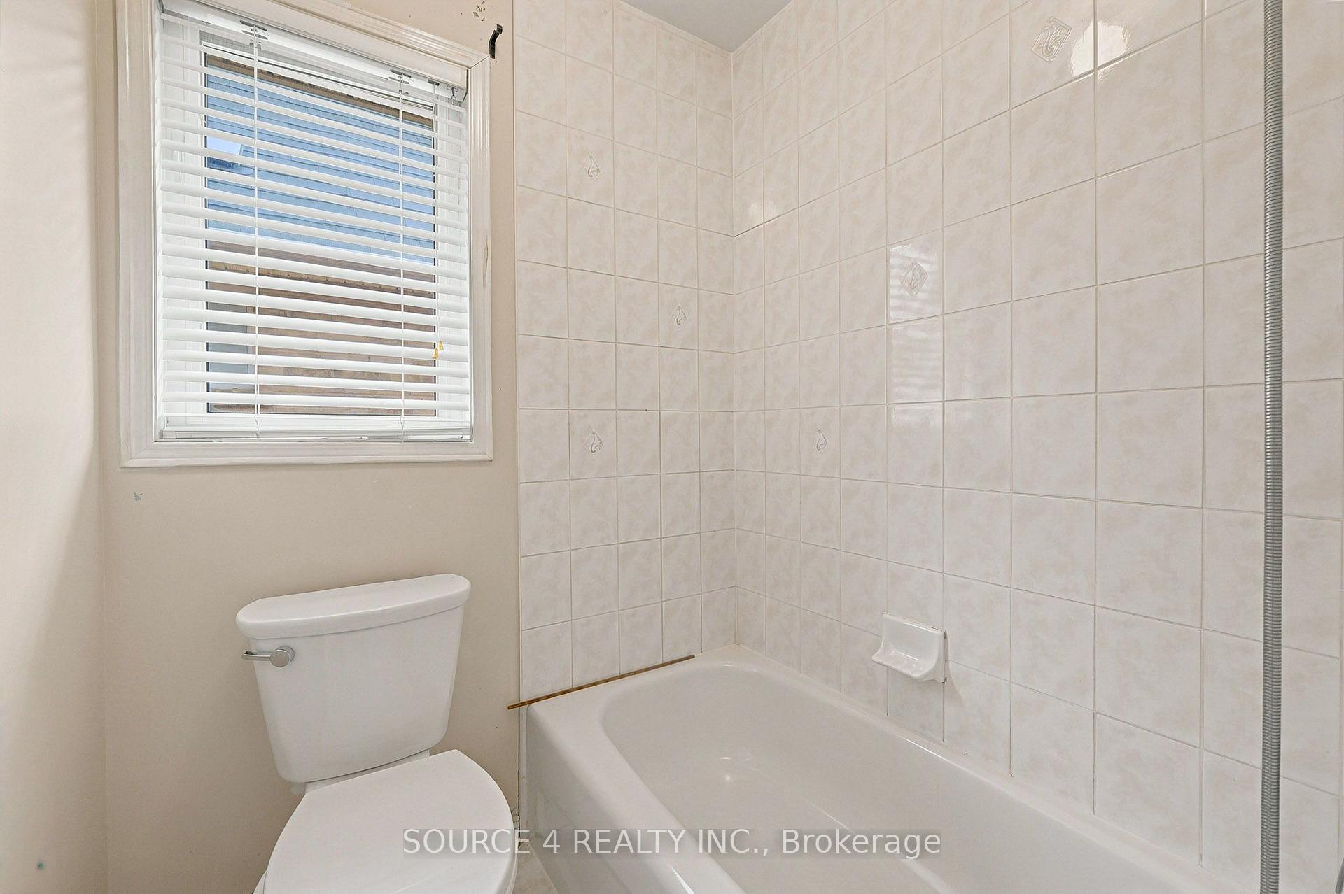 Photo 31 of 6 Foxmere Road, Brampton, Fletcher's Meadow — HOMEH