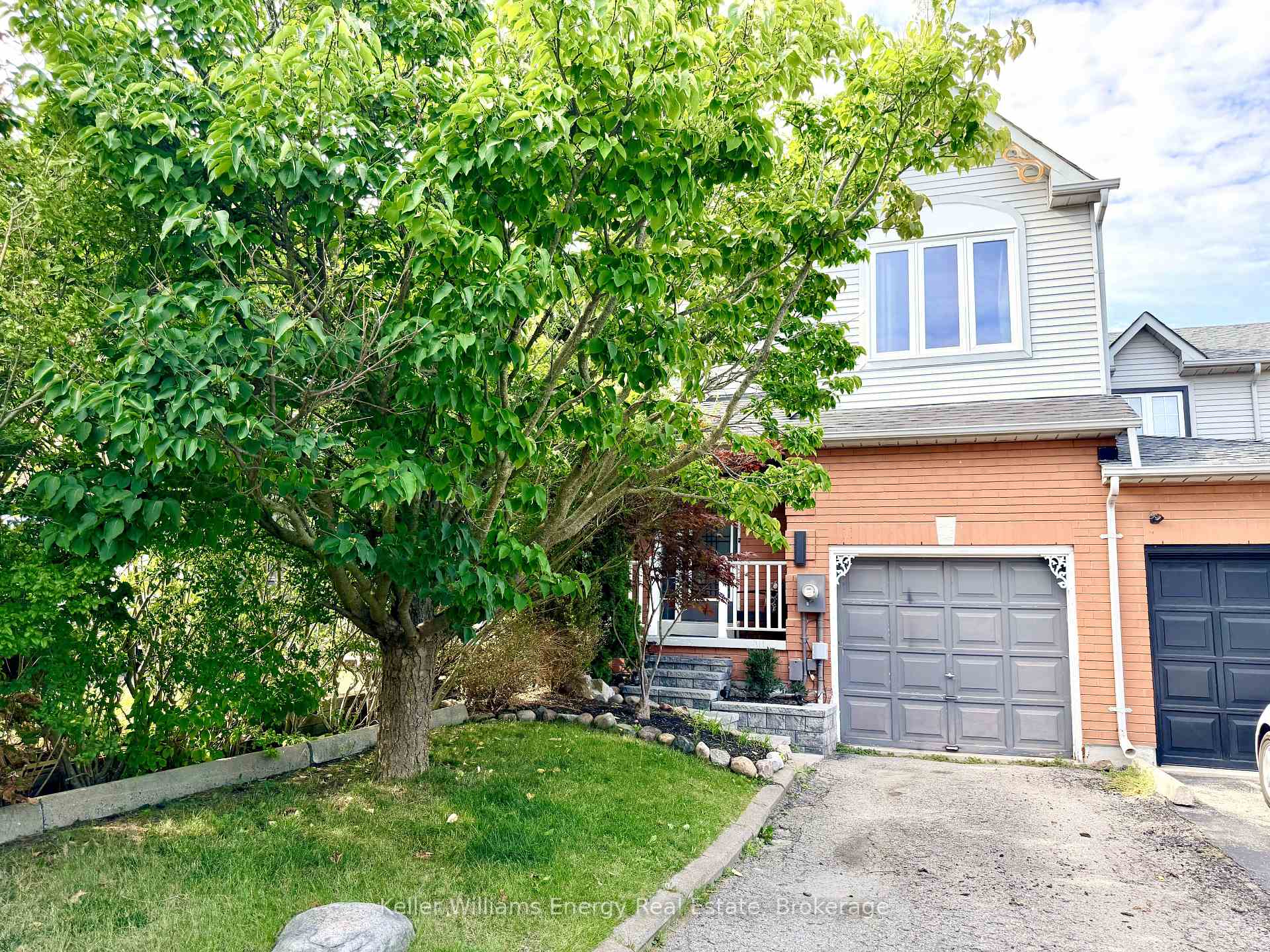 Photo 1 of 32 Trewin Lane, Clarington, Bowmanville — HOMEH