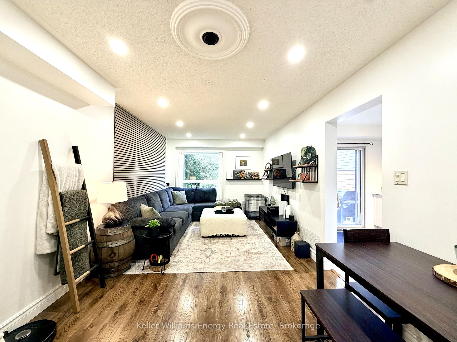 Photo 5 of 32 Trewin Lane, Clarington, Bowmanville — HOMEH