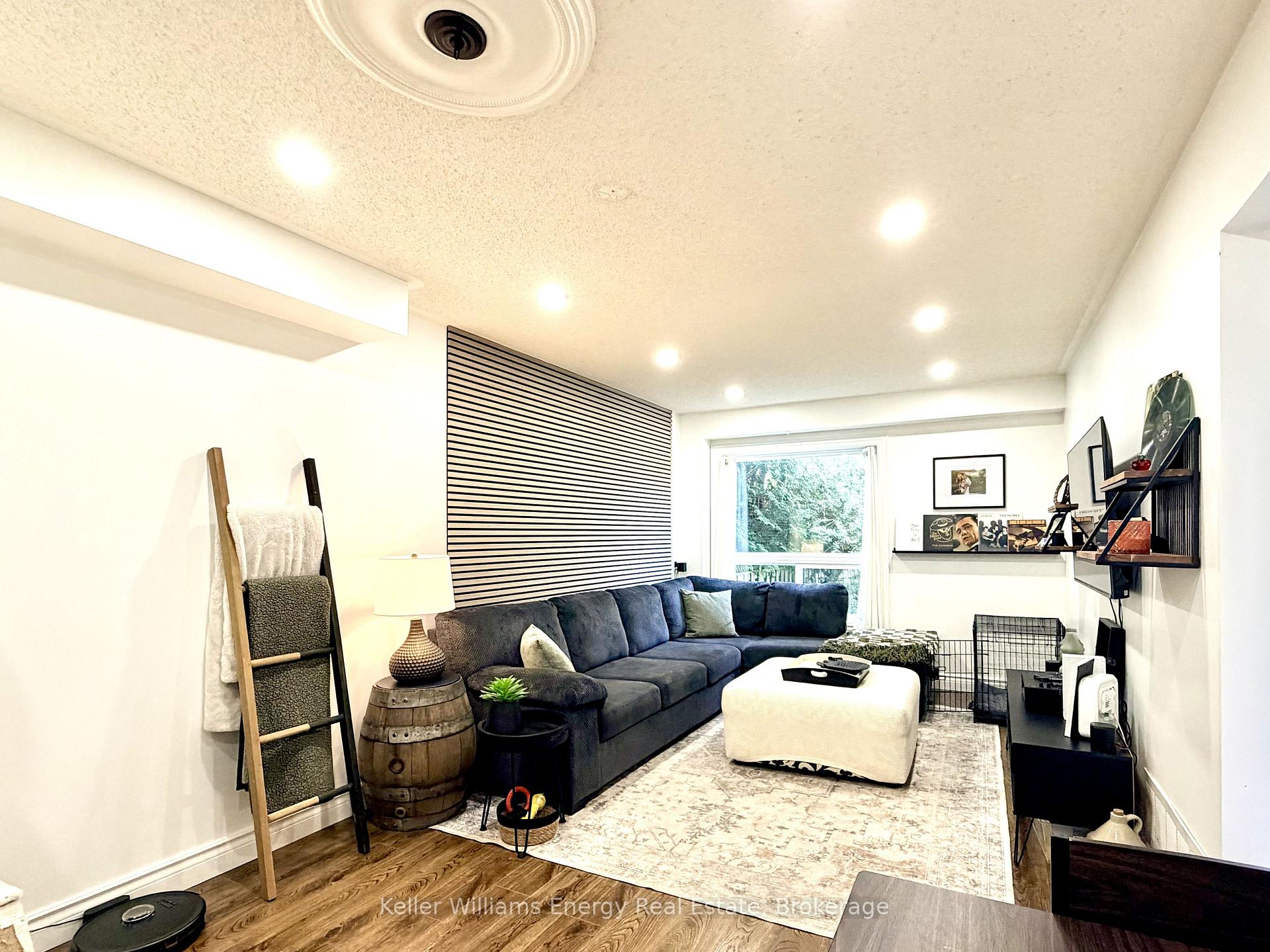 Photo 6 of 32 Trewin Lane, Clarington, Bowmanville — HOMEH