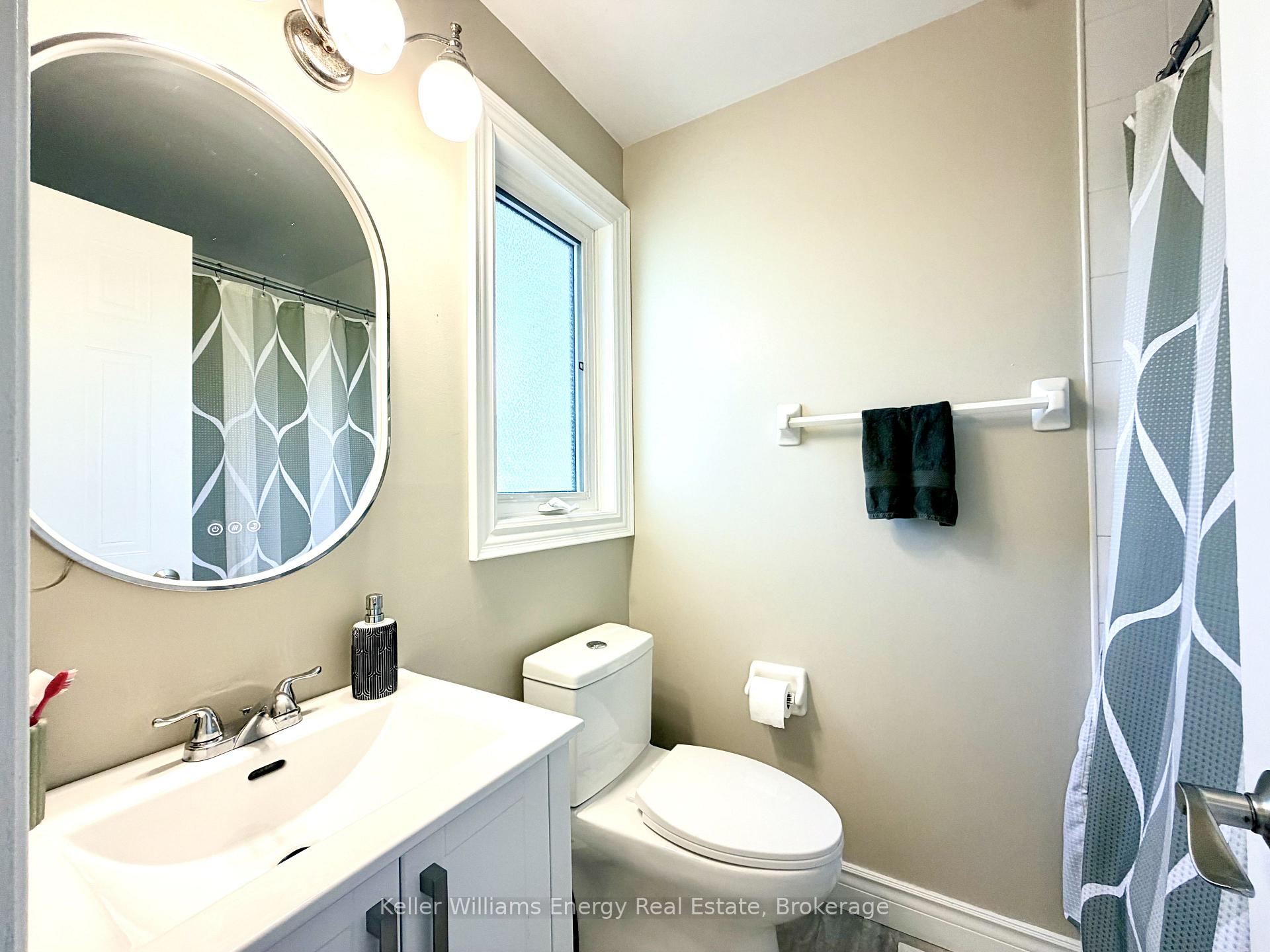 Photo 11 of 32 Trewin Lane, Clarington, Bowmanville — HOMEH