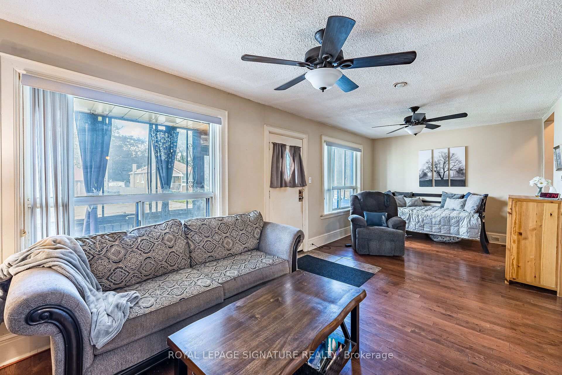 Photo 4 of 1 Davidson Avenue, Scarborough, Clairlea-Birchmount — HOMEH