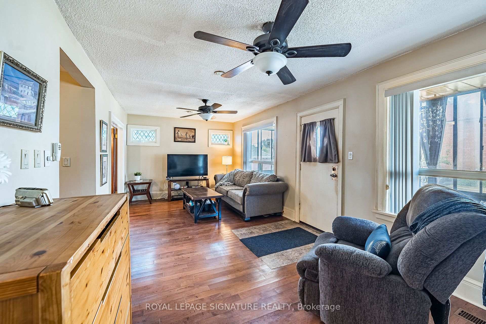 Photo 6 of 1 Davidson Avenue, Scarborough, Clairlea-Birchmount — HOMEH