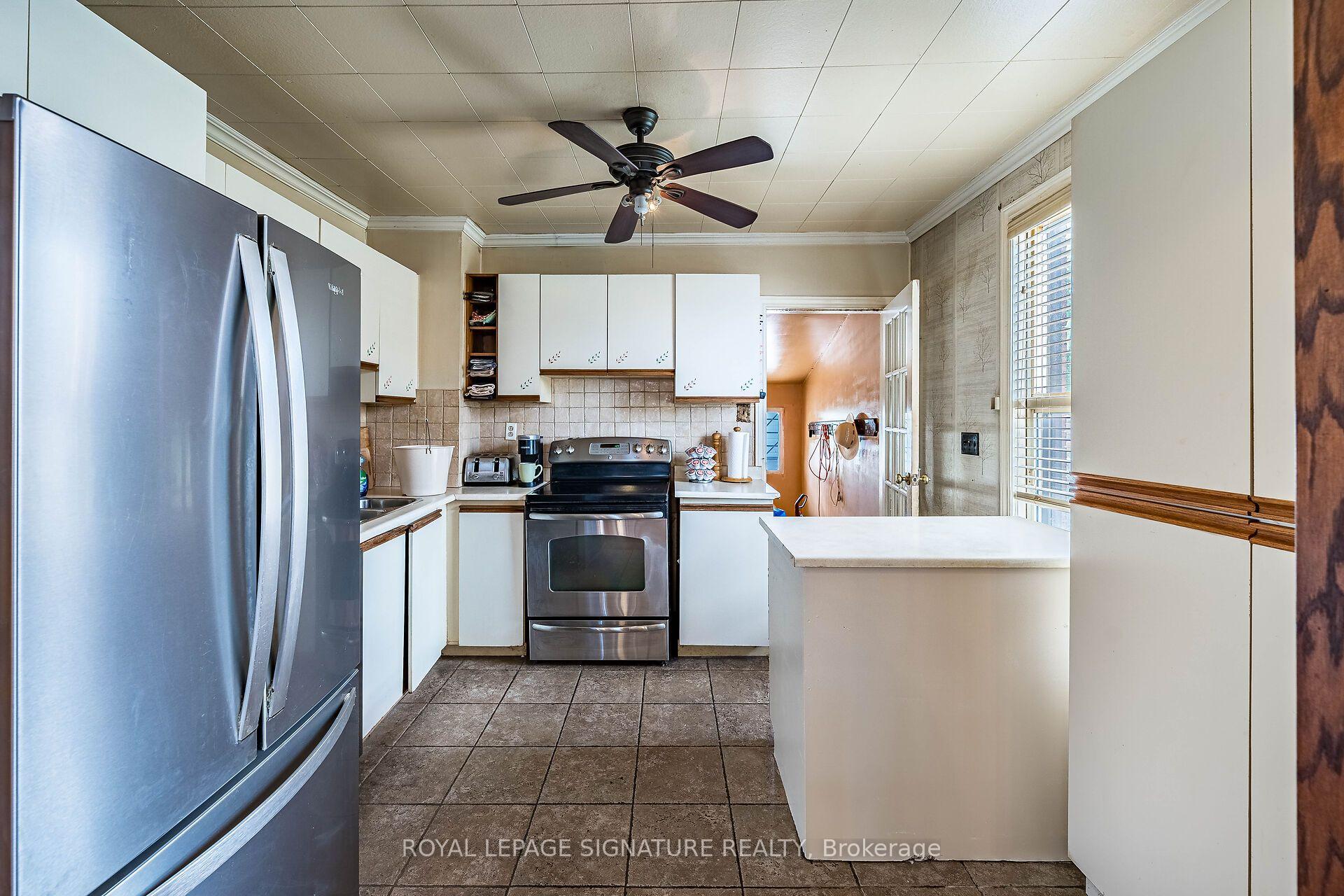 Photo 10 of 1 Davidson Avenue, Scarborough, Clairlea-Birchmount — HOMEH
