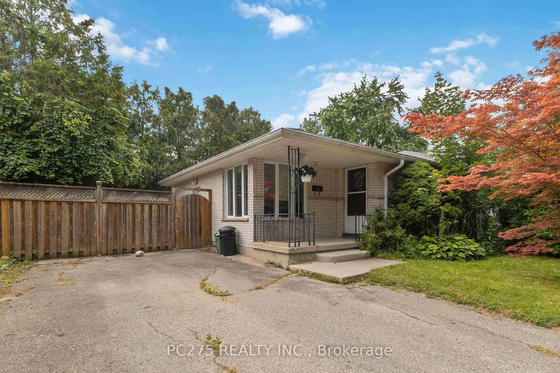 Photo 2 of 34 Oregon Road, London, South T — HOMEH