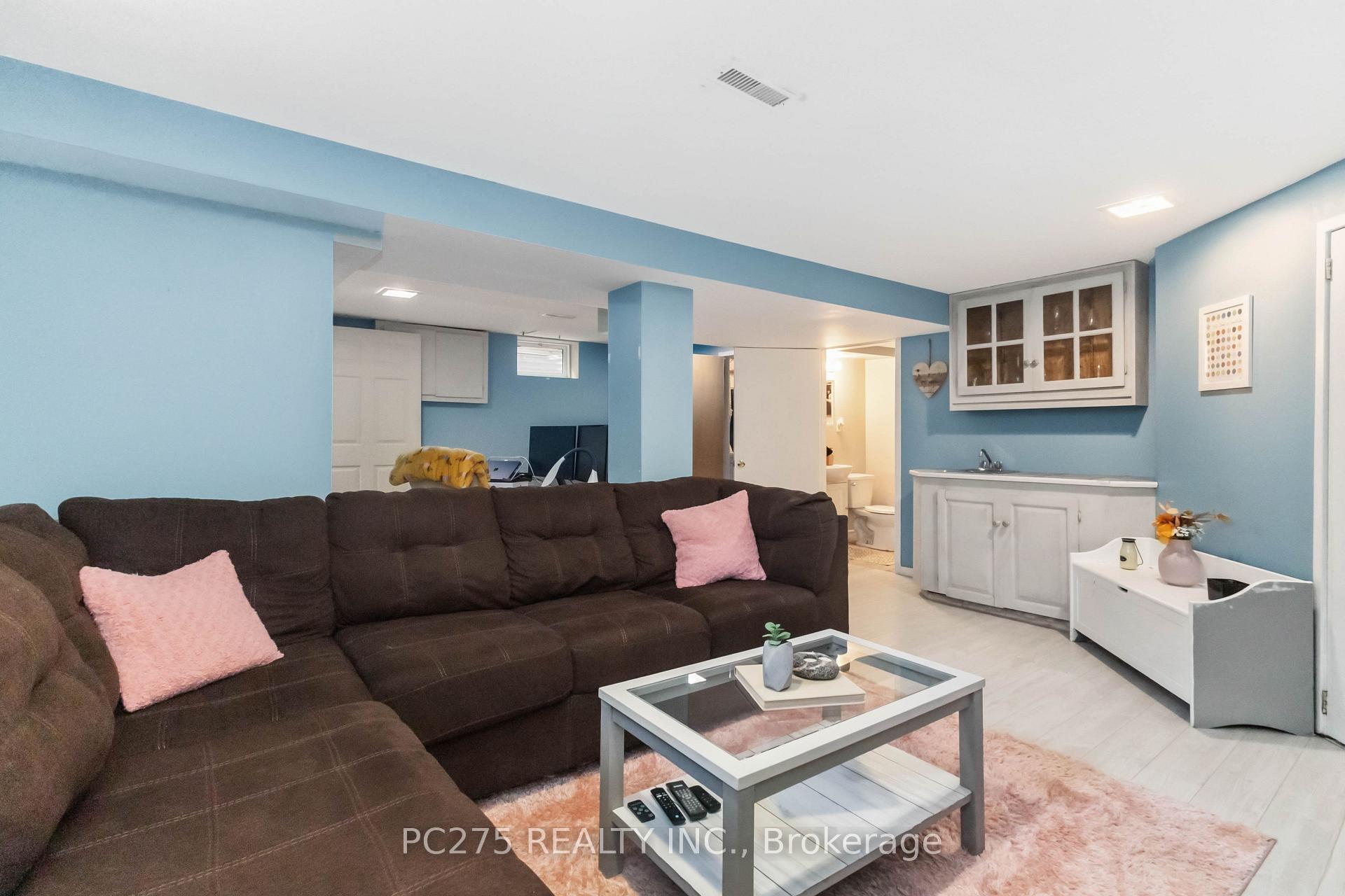 Photo 9 of 34 Oregon Road, London, South T — HOMEH