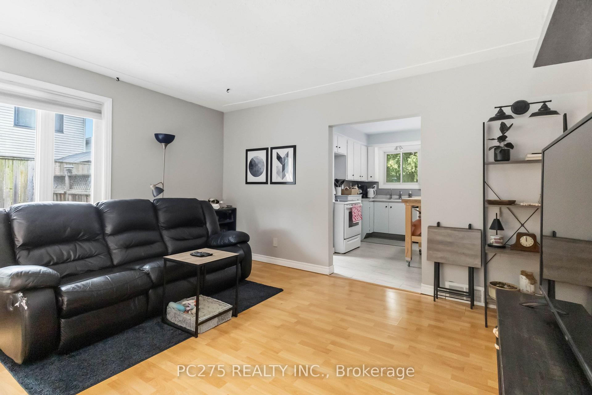 Photo 16 of 34 Oregon Road, London, South T — HOMEH