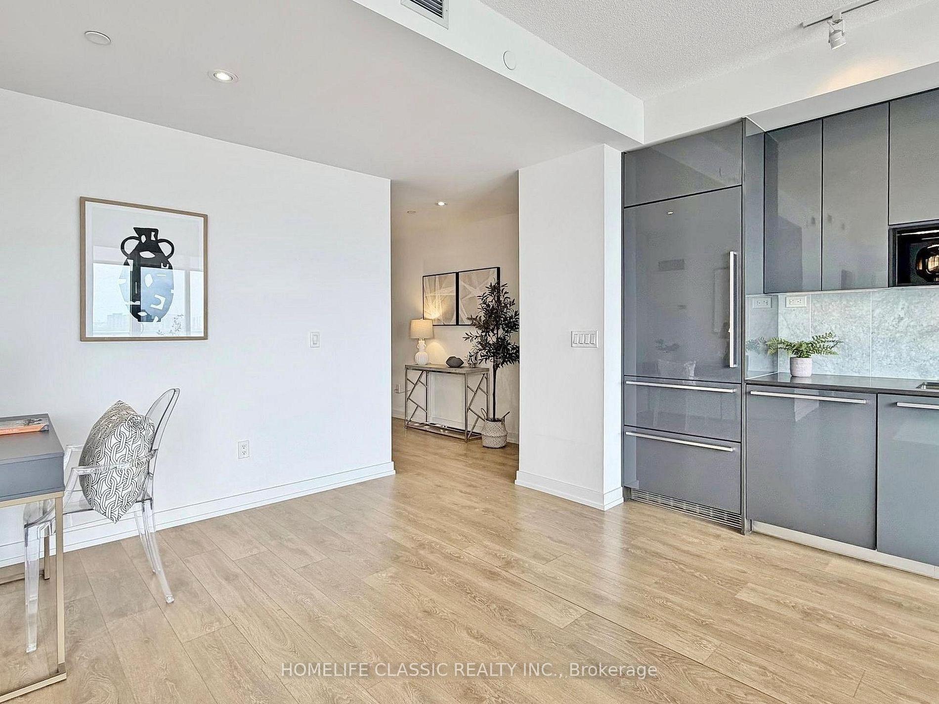 Photo 10 of Unit 2011, 117 Mcmahon Drive, North York, Bayview Village — HOMEH