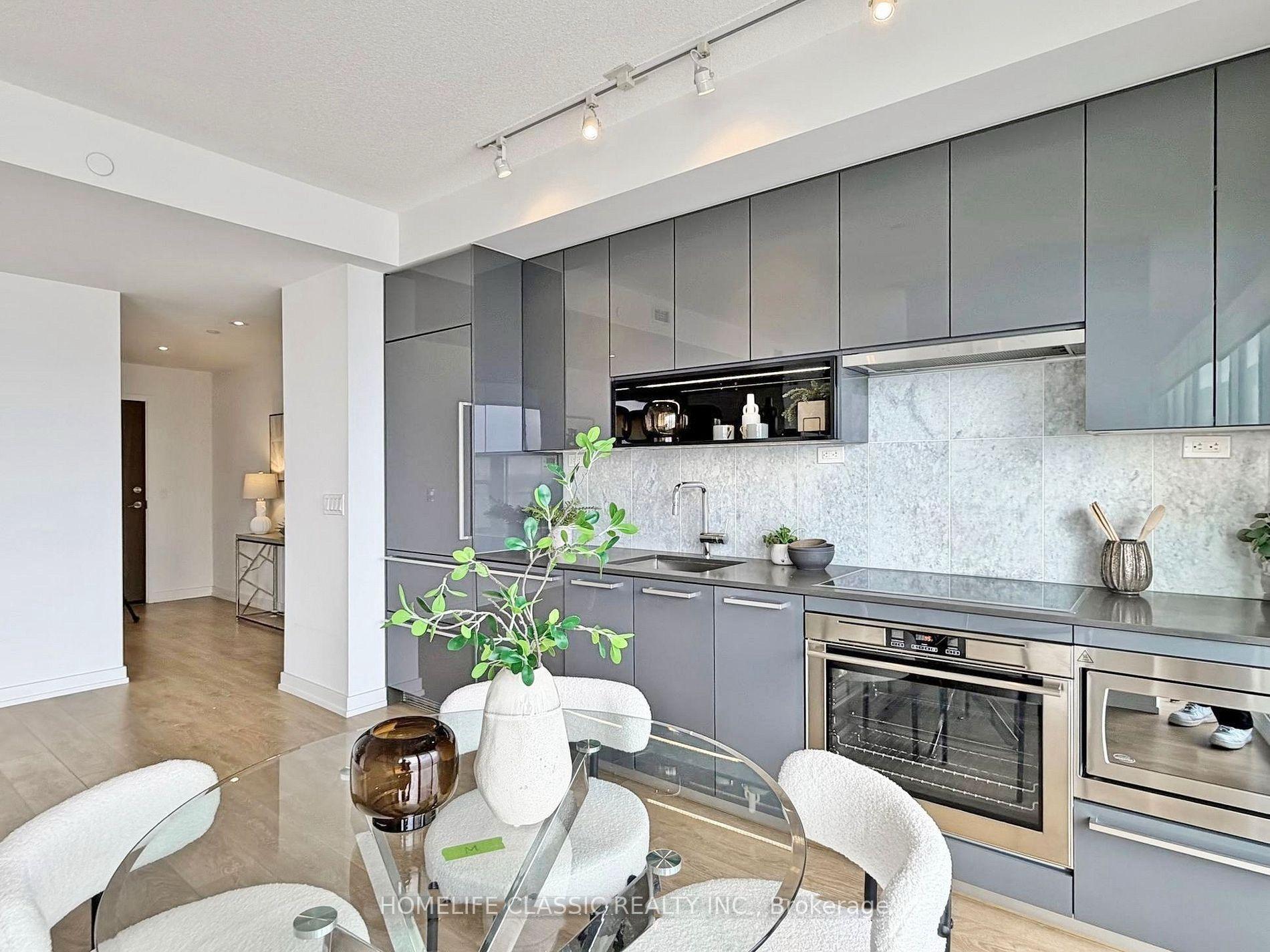 Photo 13 of Unit 2011, 117 Mcmahon Drive, North York, Bayview Village — HOMEH