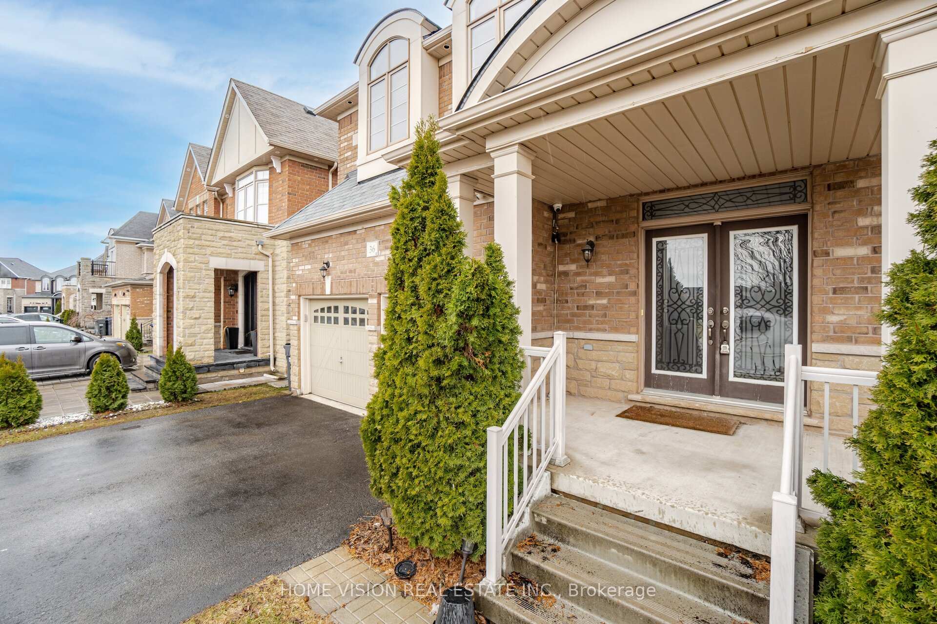 Photo 3 of Unit Main, 36 Intrigue Trail, Brampton, Credit Valley — HOMEH