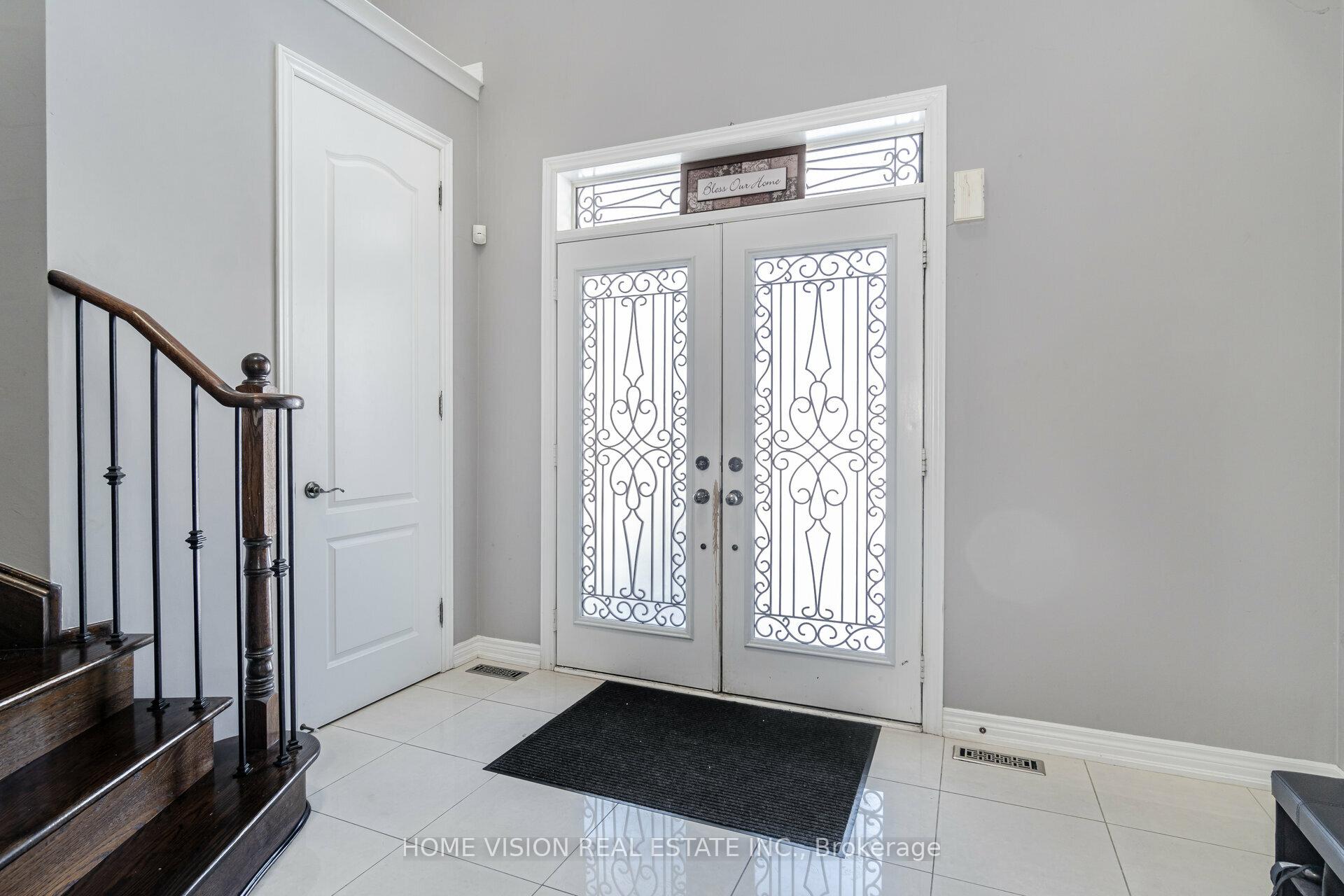 Photo 4 of Unit Main, 36 Intrigue Trail, Brampton, Credit Valley — HOMEH