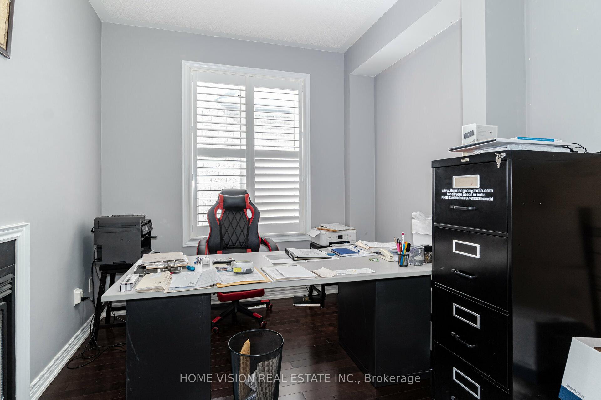 Photo 5 of Unit Main, 36 Intrigue Trail, Brampton, Credit Valley — HOMEH