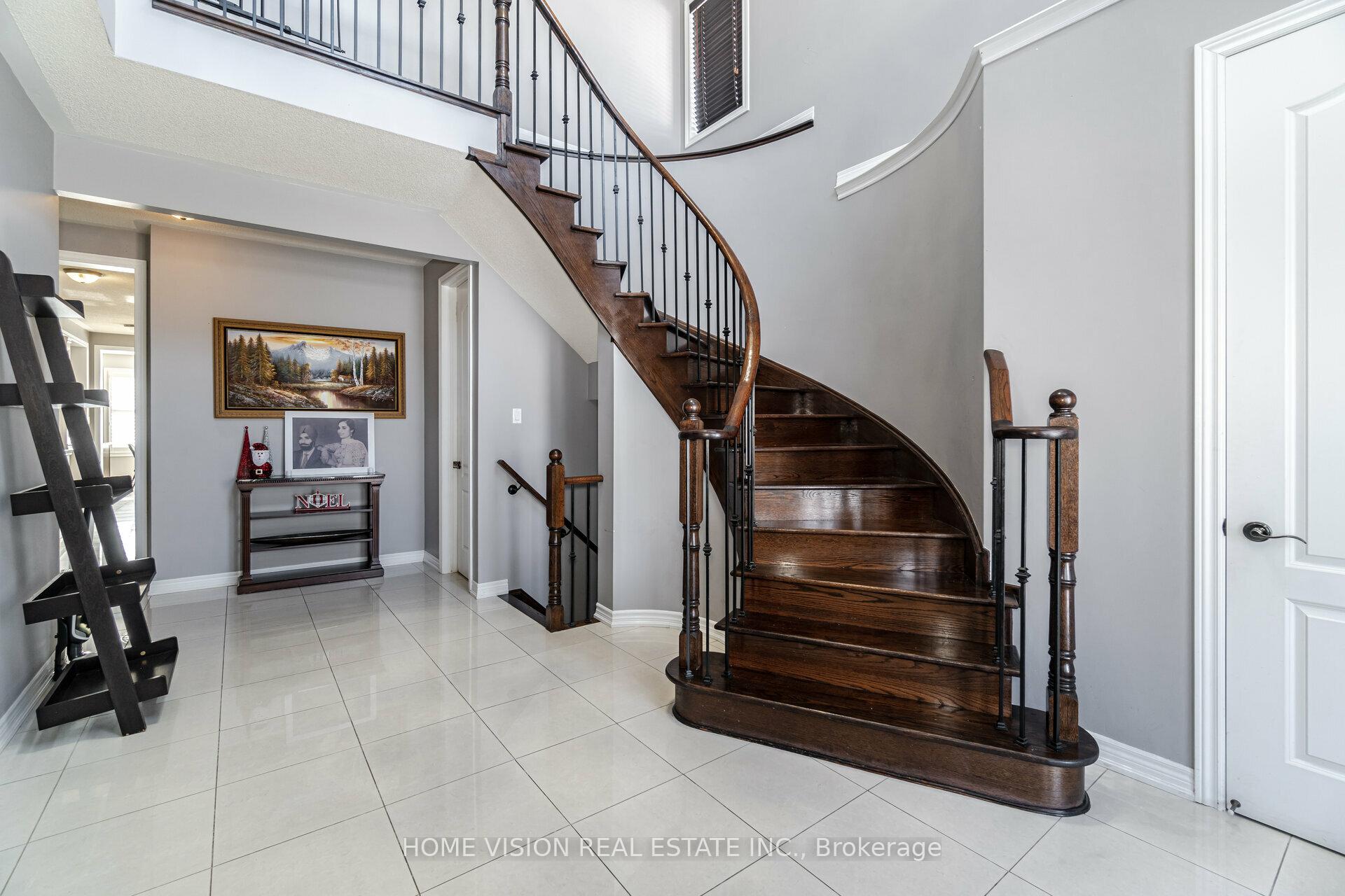 Photo 18 of Unit Main, 36 Intrigue Trail, Brampton, Credit Valley — HOMEH