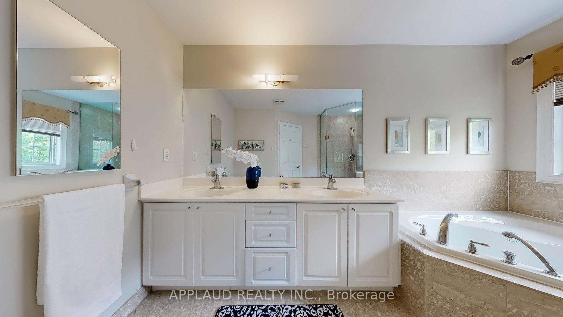 Photo 17 of 75 Legends Way, Markham, Unionville — HOMEH