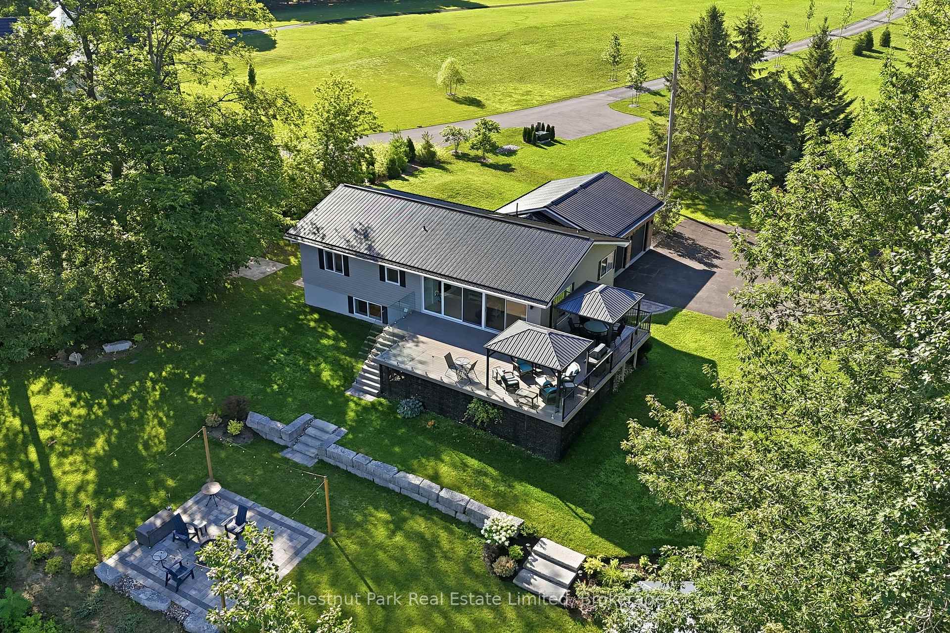 Photo 11 of 4 Trumble Lane, Prince Edward County, Hallowell — HOMEH