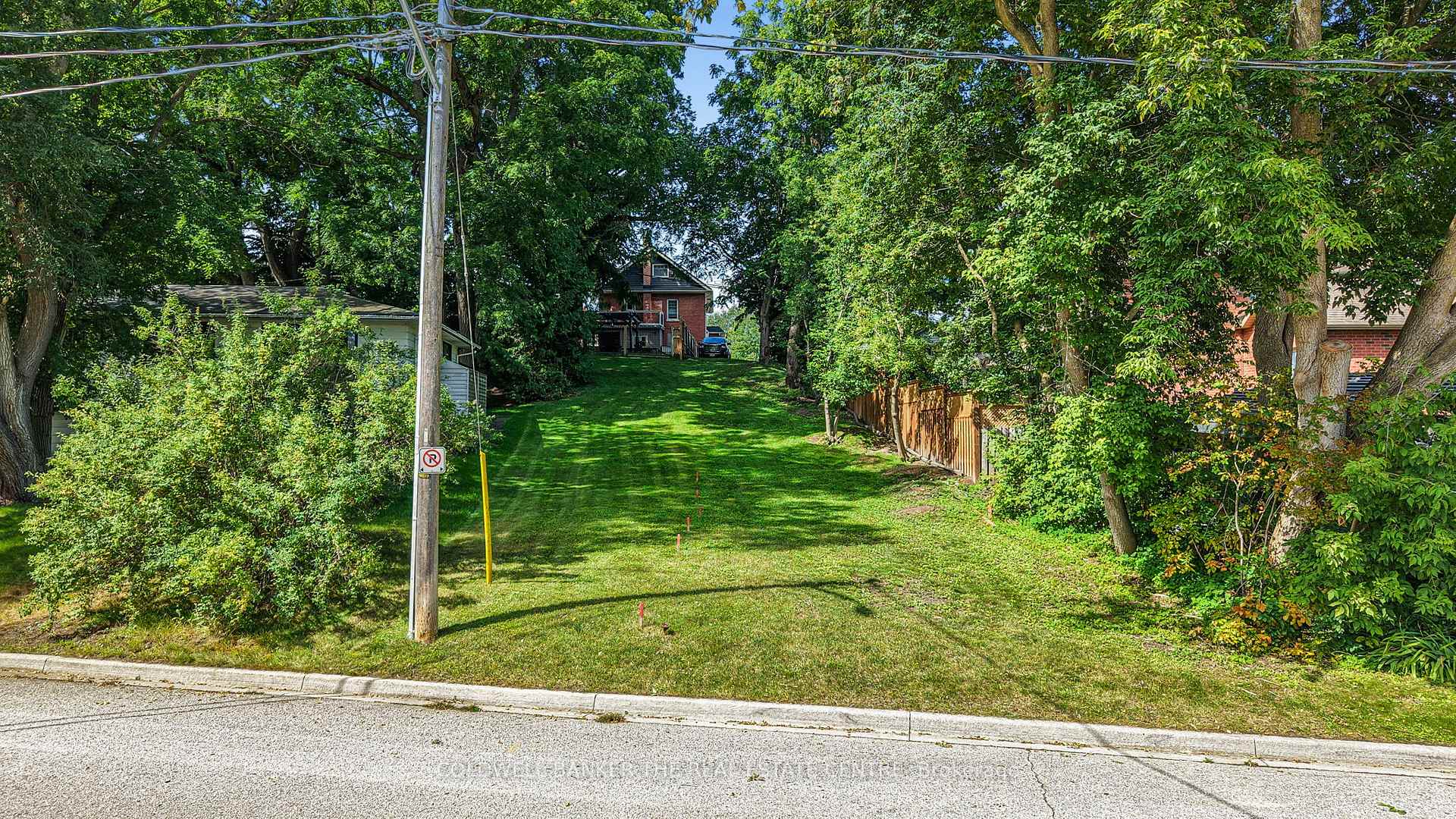 Photo of 190 Charlotte Street S