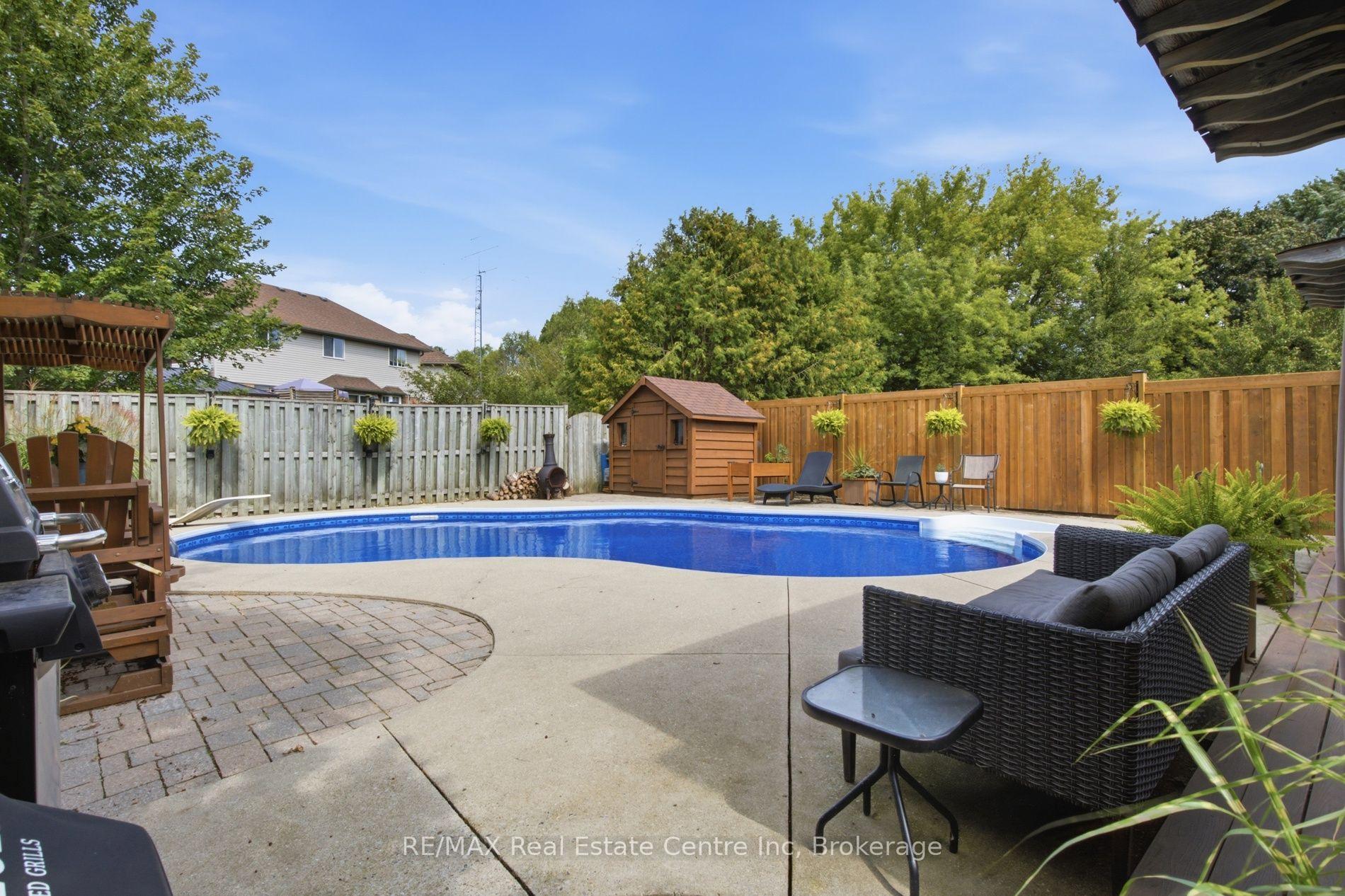 Photo 4 of 451 Black Street, Centre Wellington, Fergus — HOMEH
